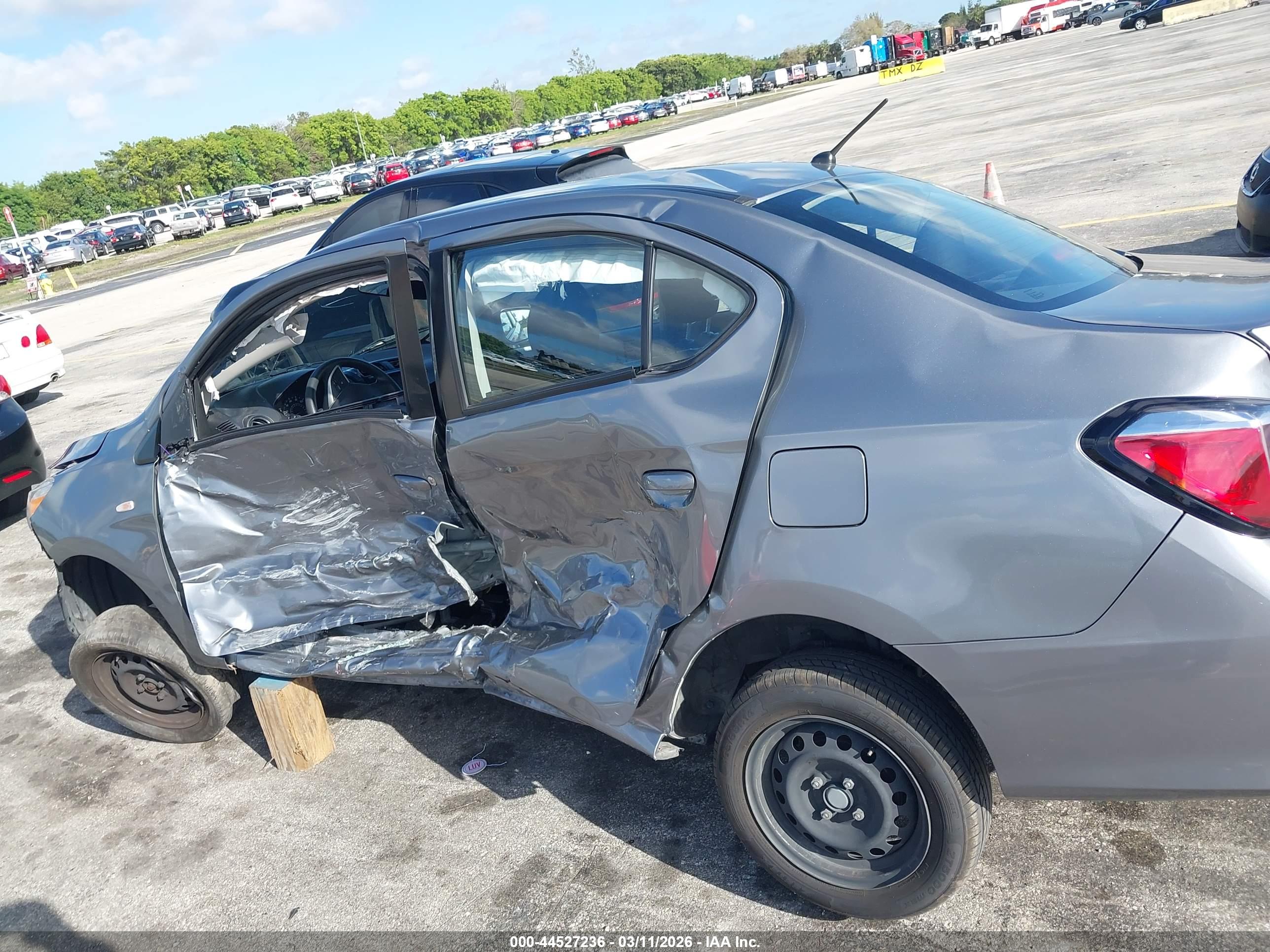 MITSUBISHI MIRAGE image 6