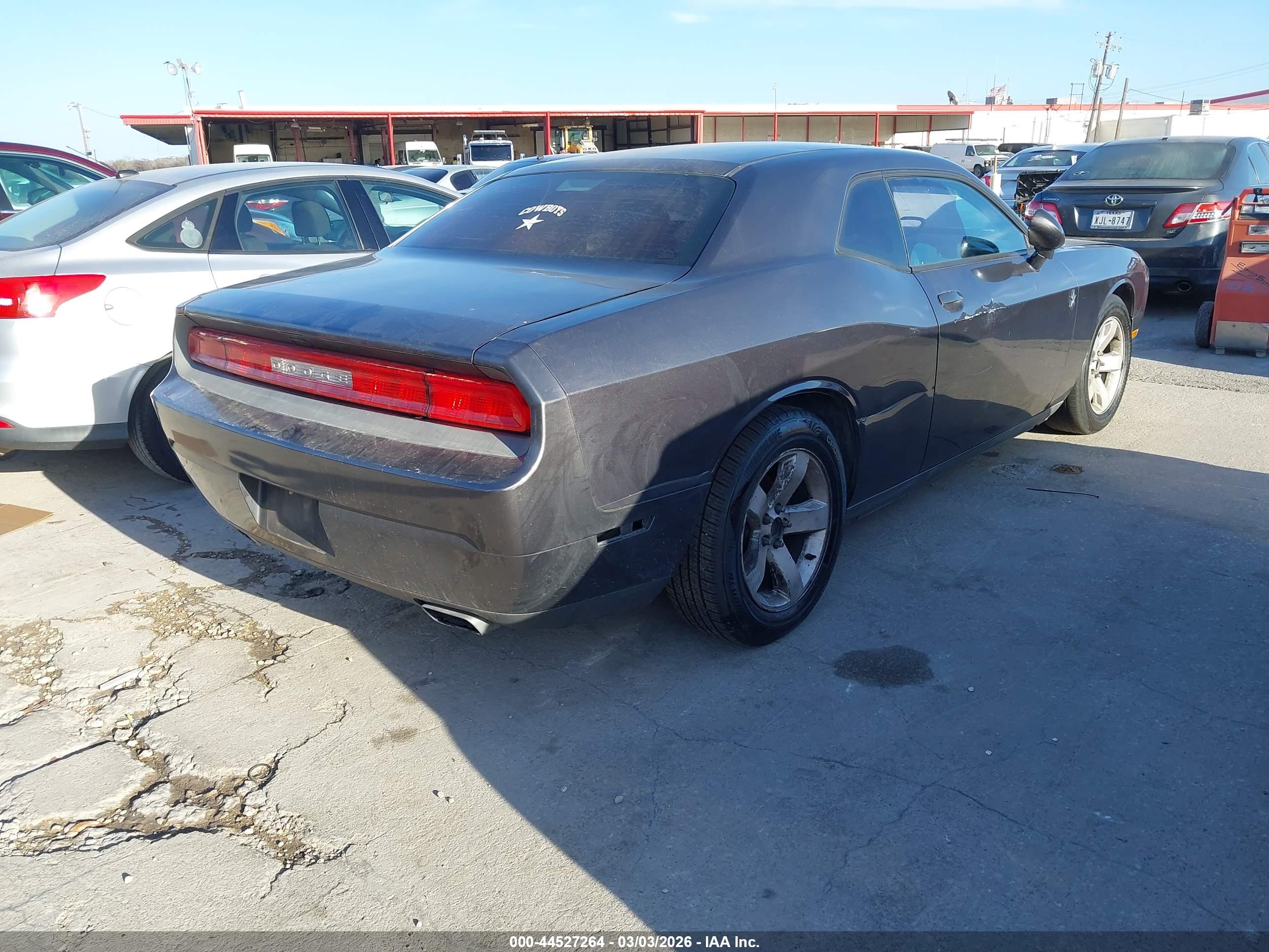 DODGE CHALLENGER image 4