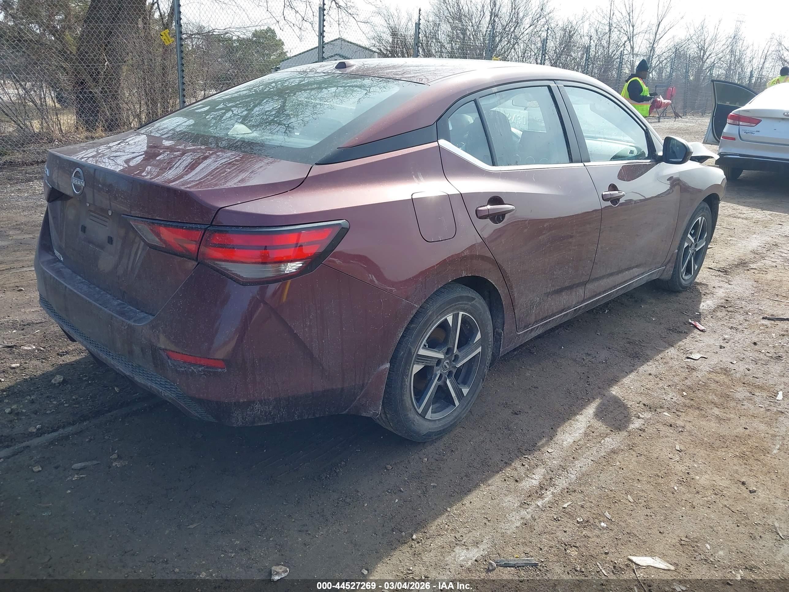NISSAN SENTRA image 4