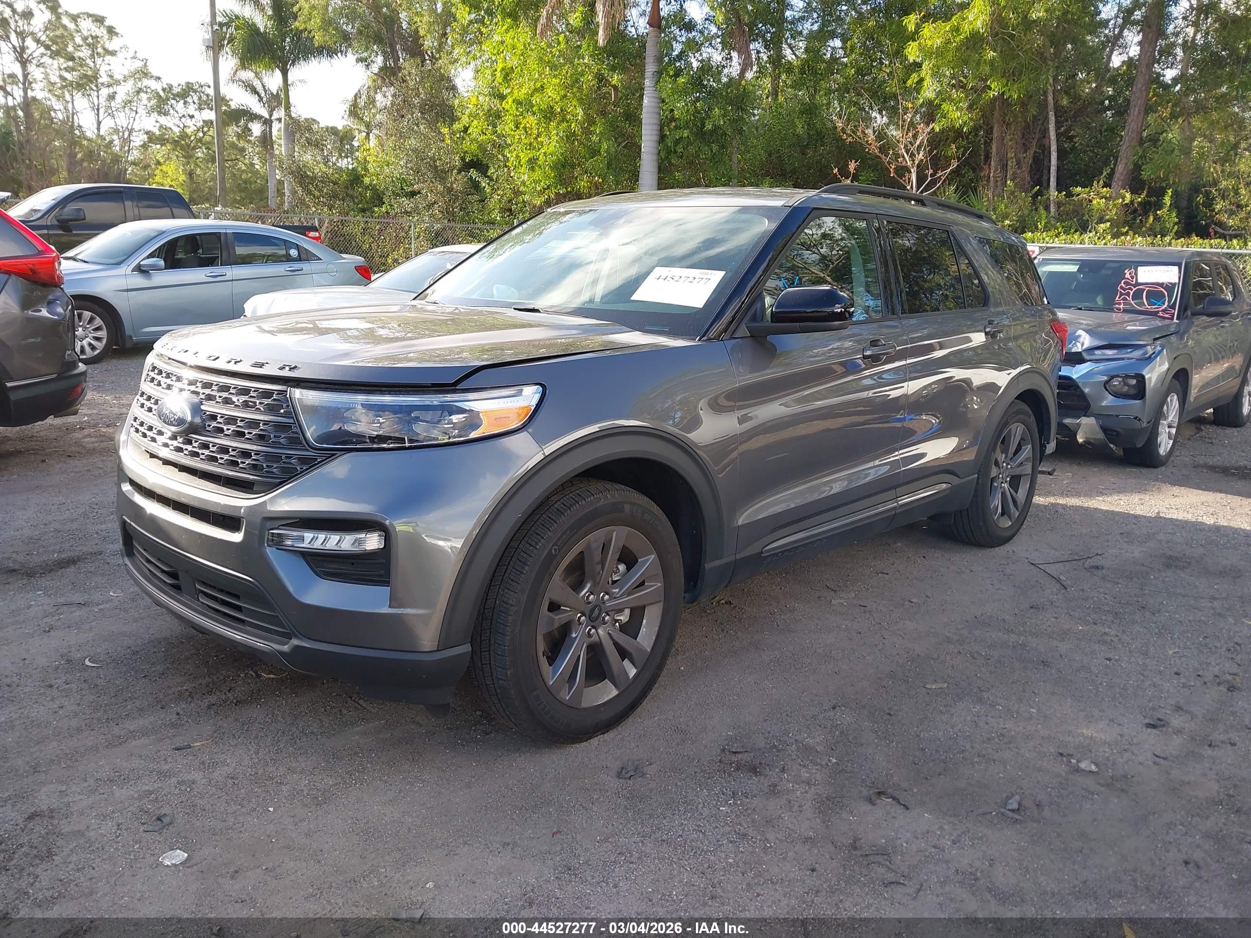 FORD EXPLORER image 2