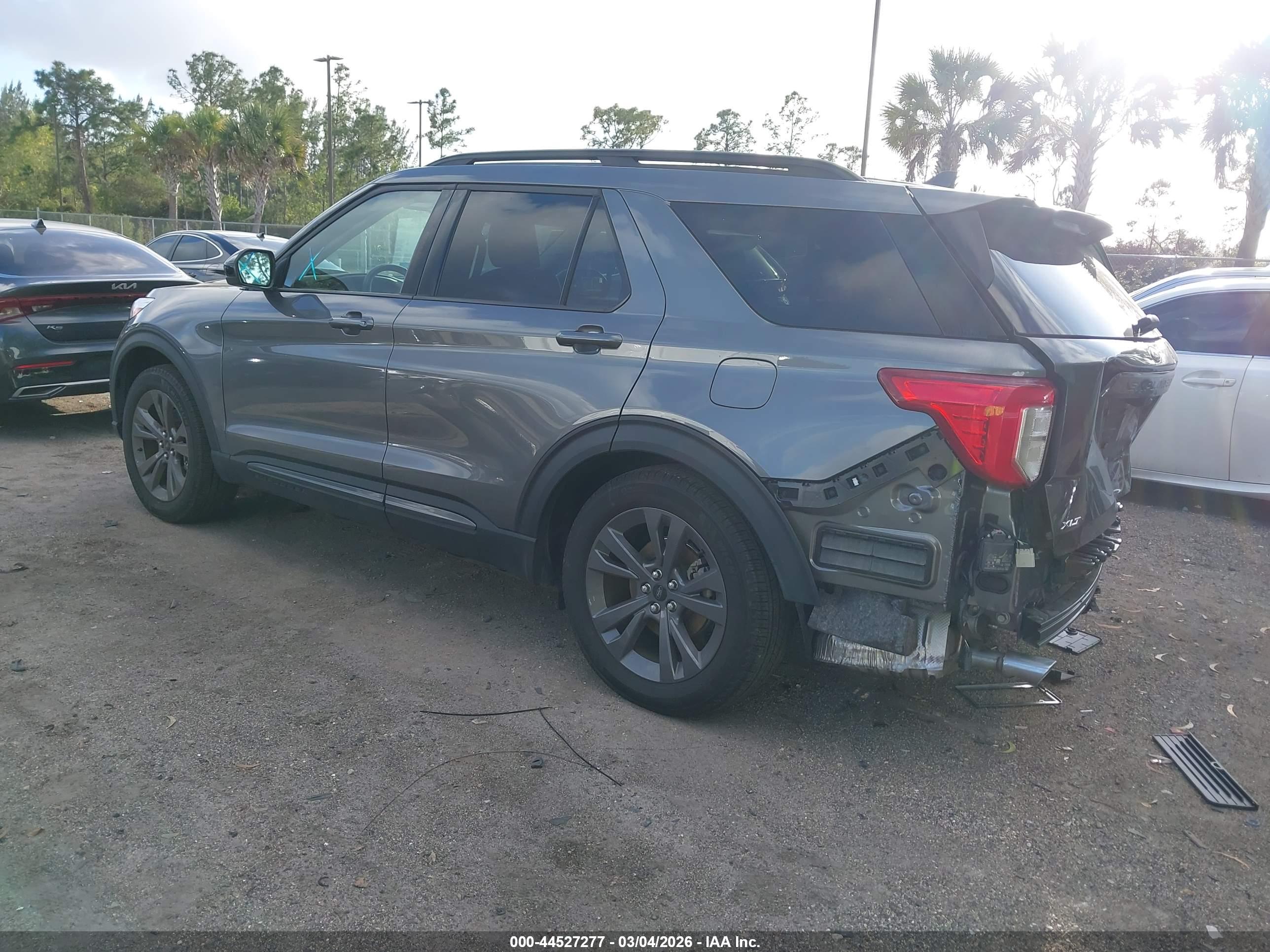 FORD EXPLORER image 3