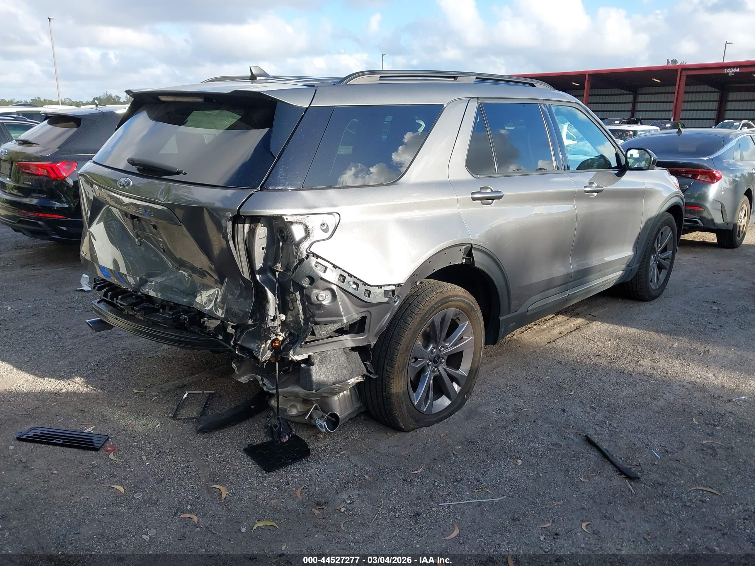 FORD EXPLORER image 4