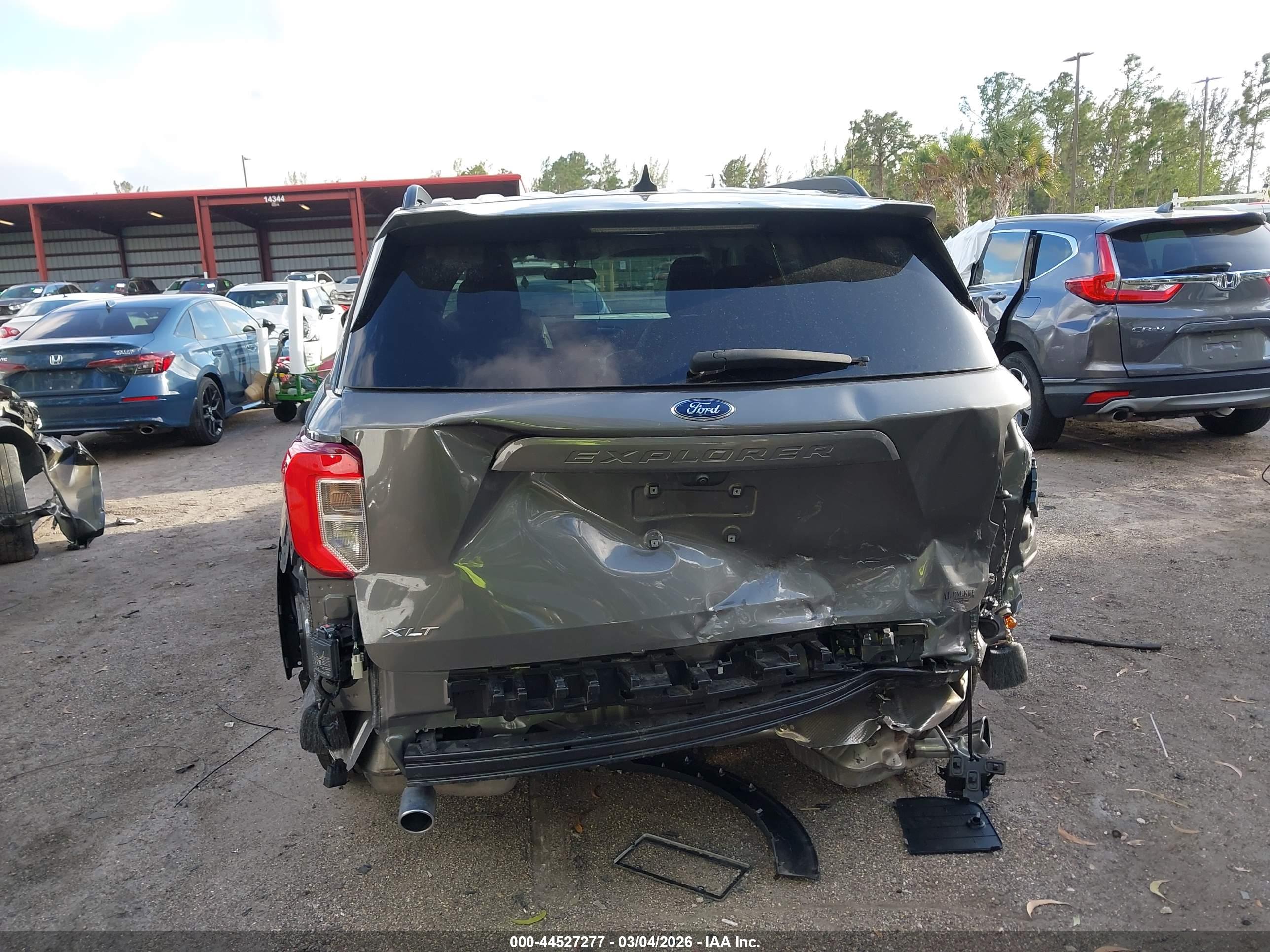 FORD EXPLORER image 6