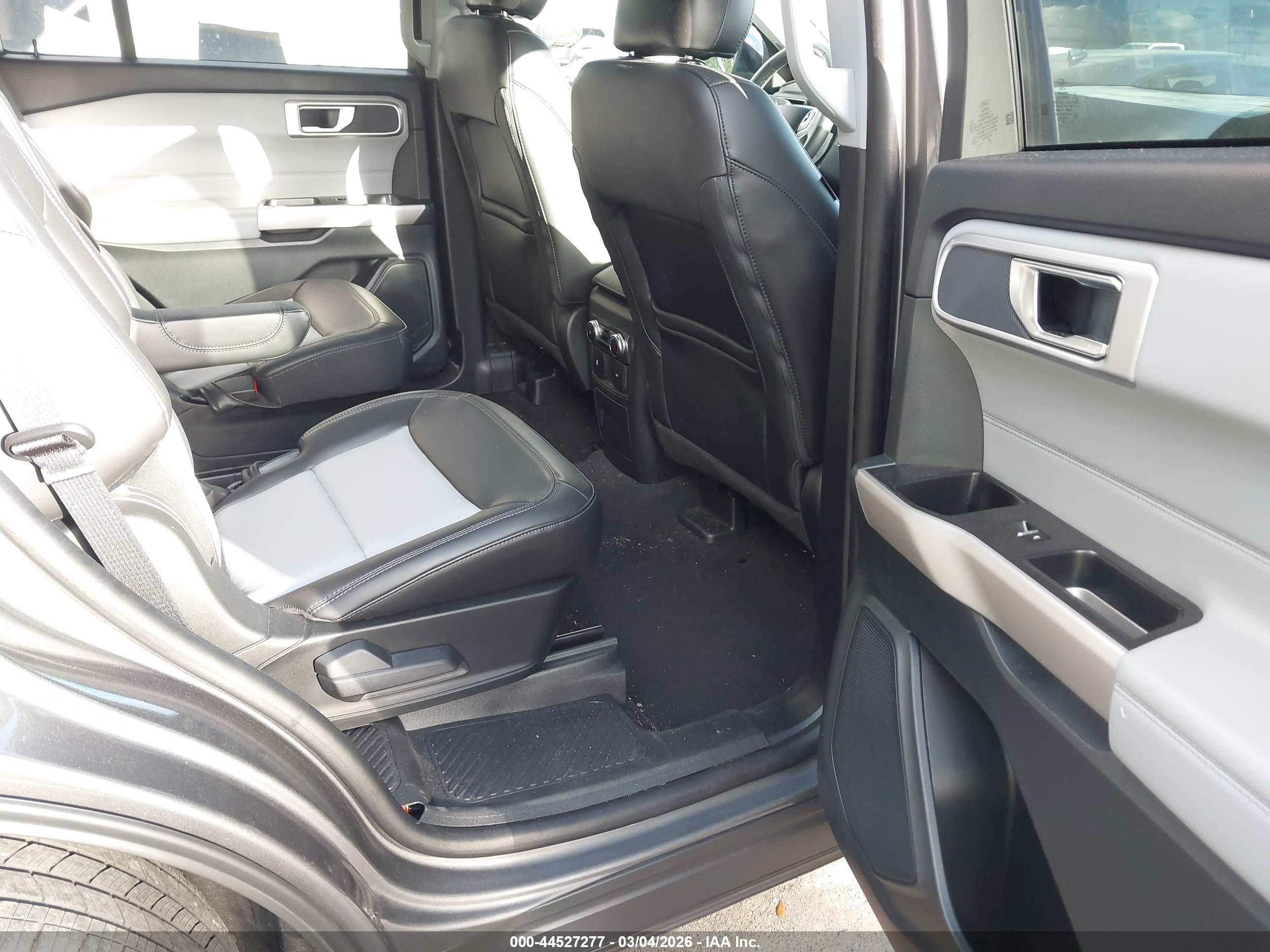 FORD EXPLORER image 8