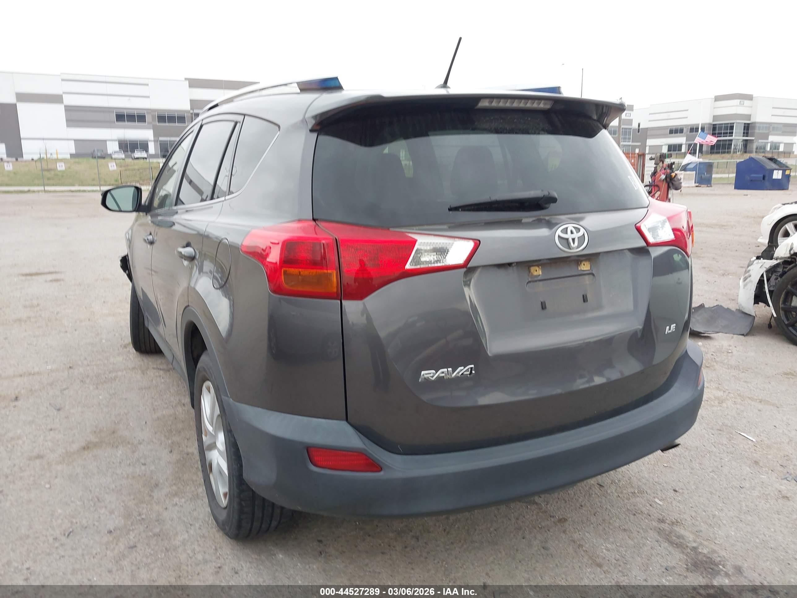 TOYOTA RAV4 image 3