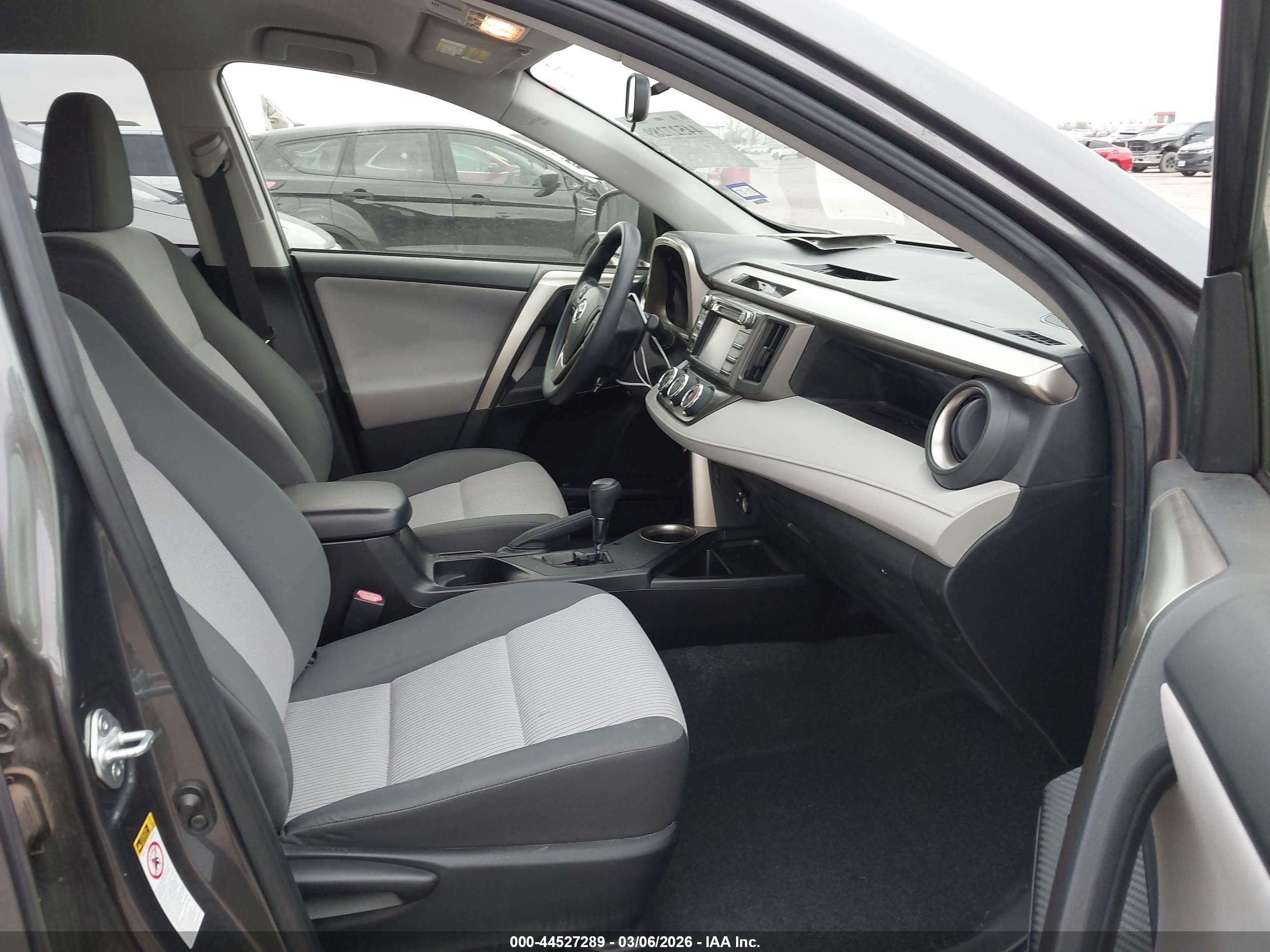 TOYOTA RAV4 image 5