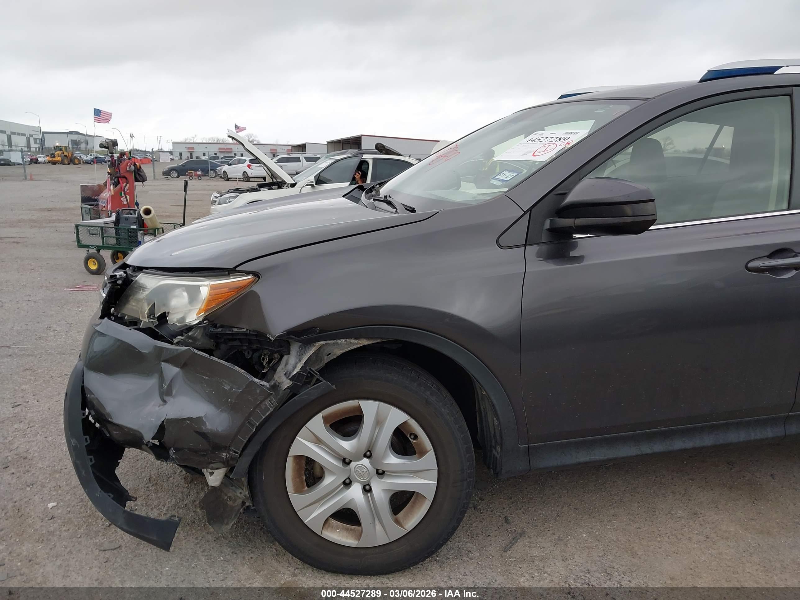 TOYOTA RAV4 image 6