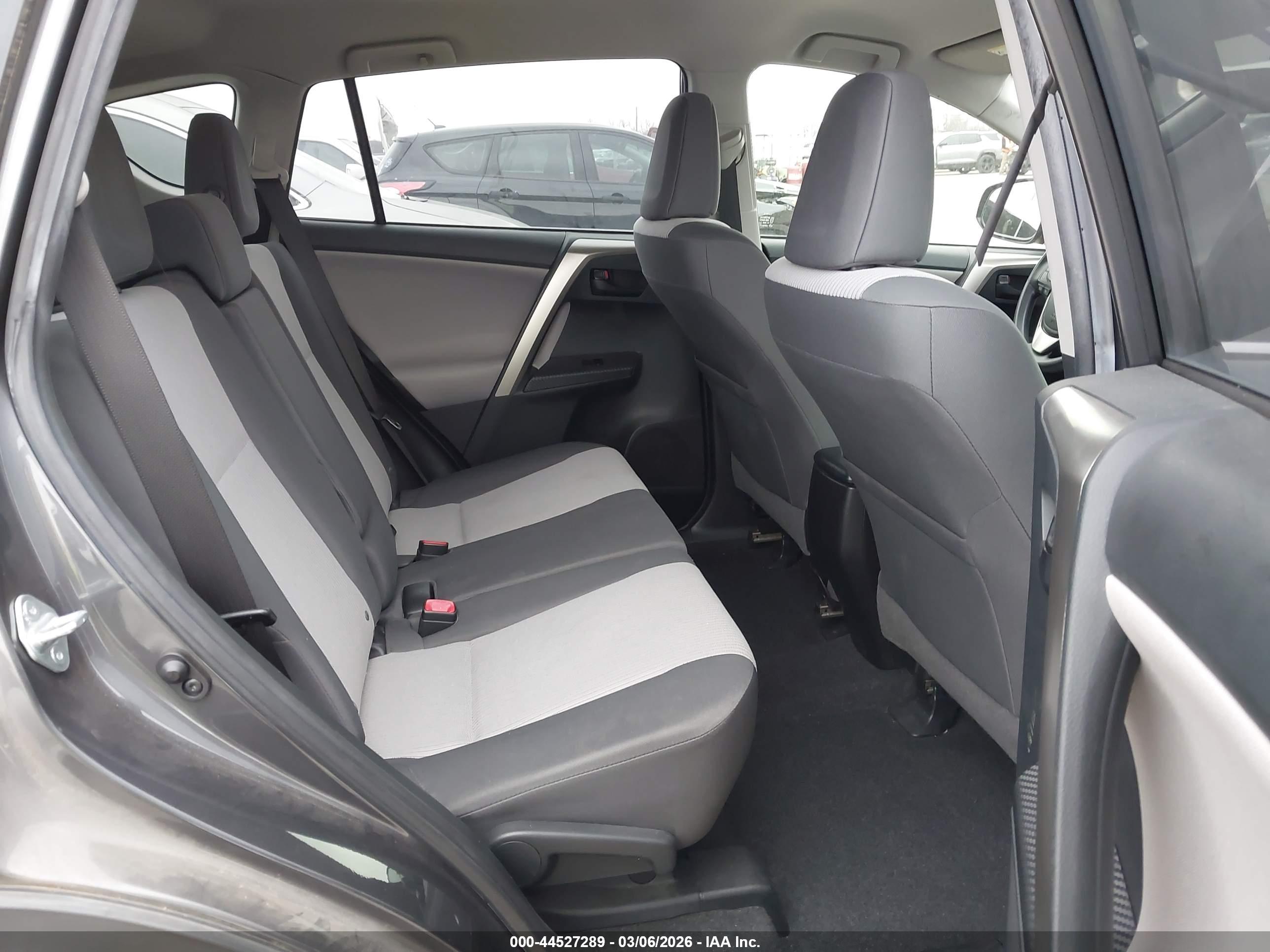 TOYOTA RAV4 image 8