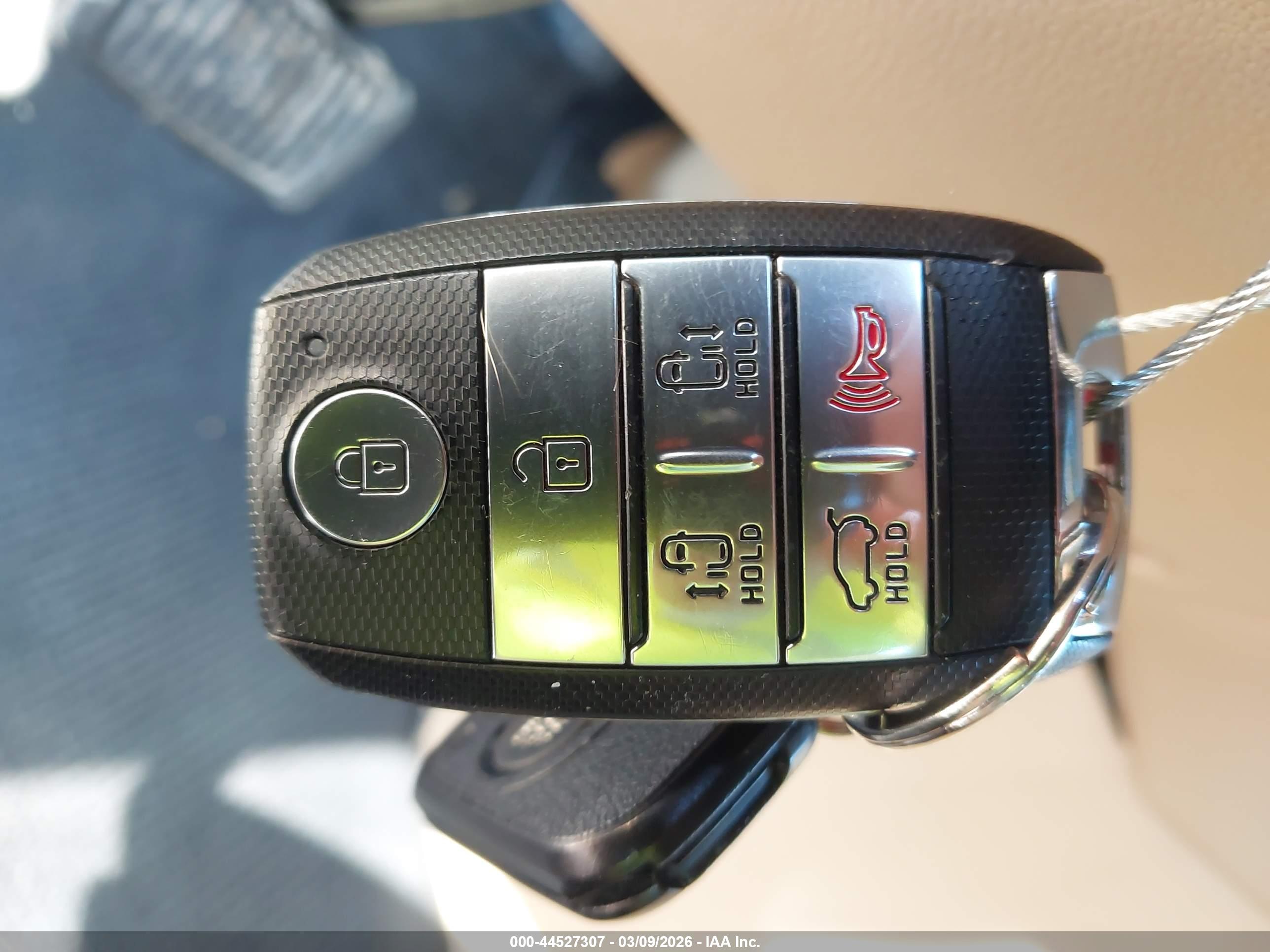 KIA SEDONA image 11