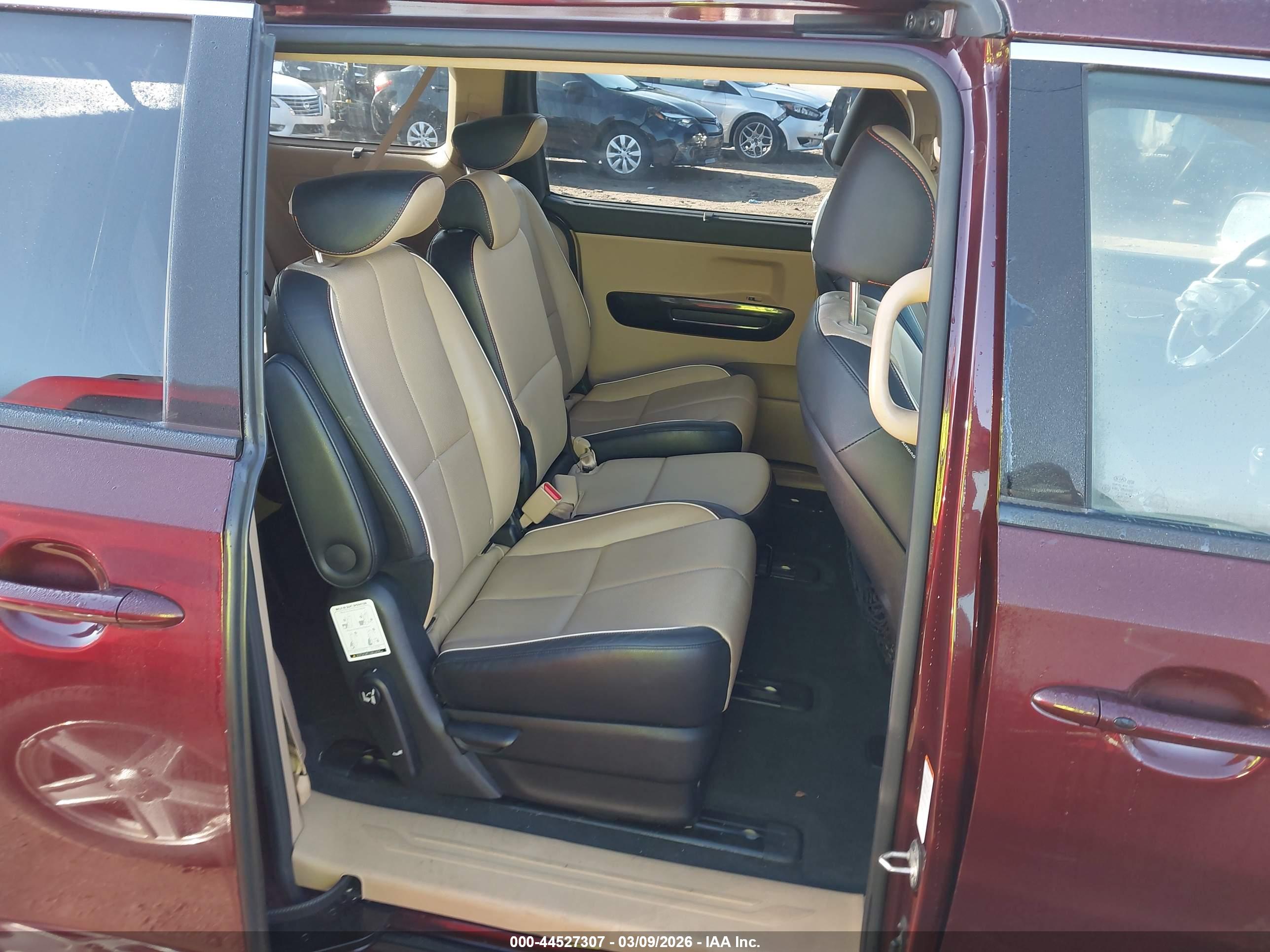 KIA SEDONA image 8