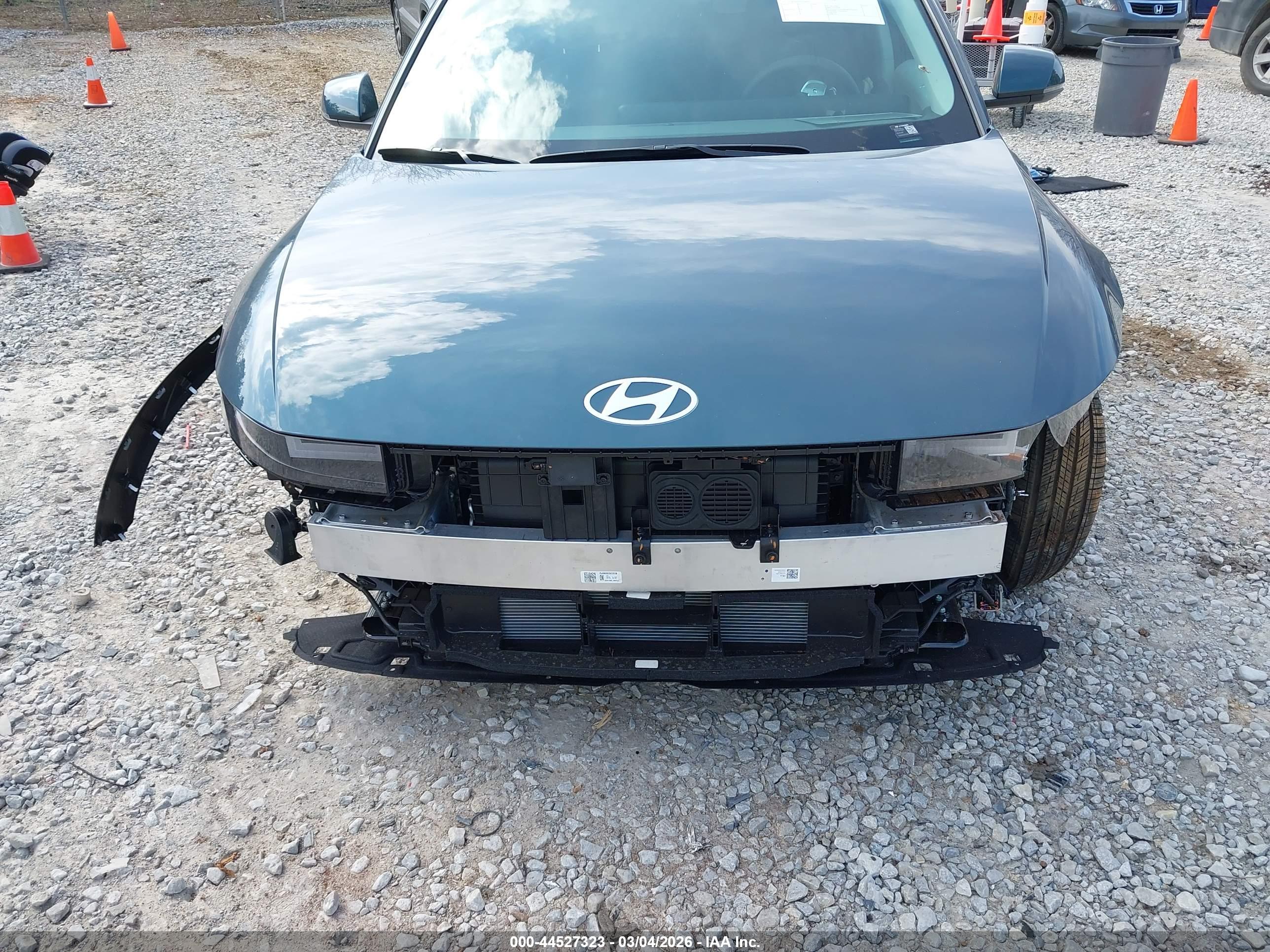 HYUNDAI IONIQ image 6