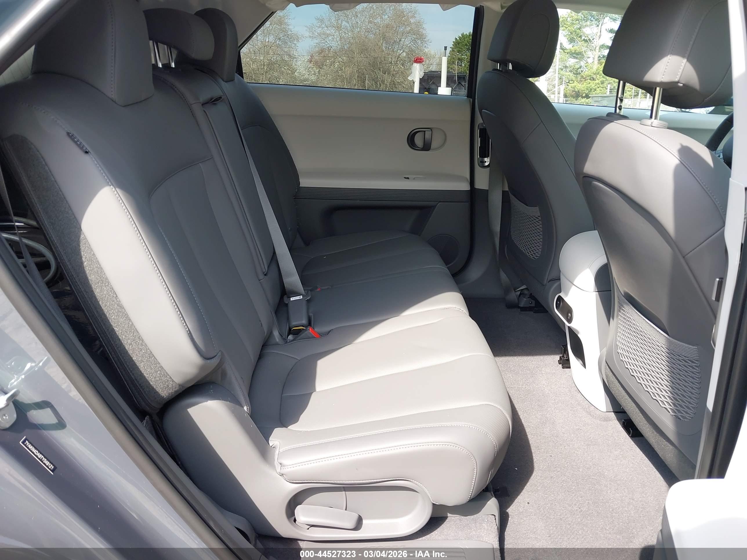 HYUNDAI IONIQ image 8