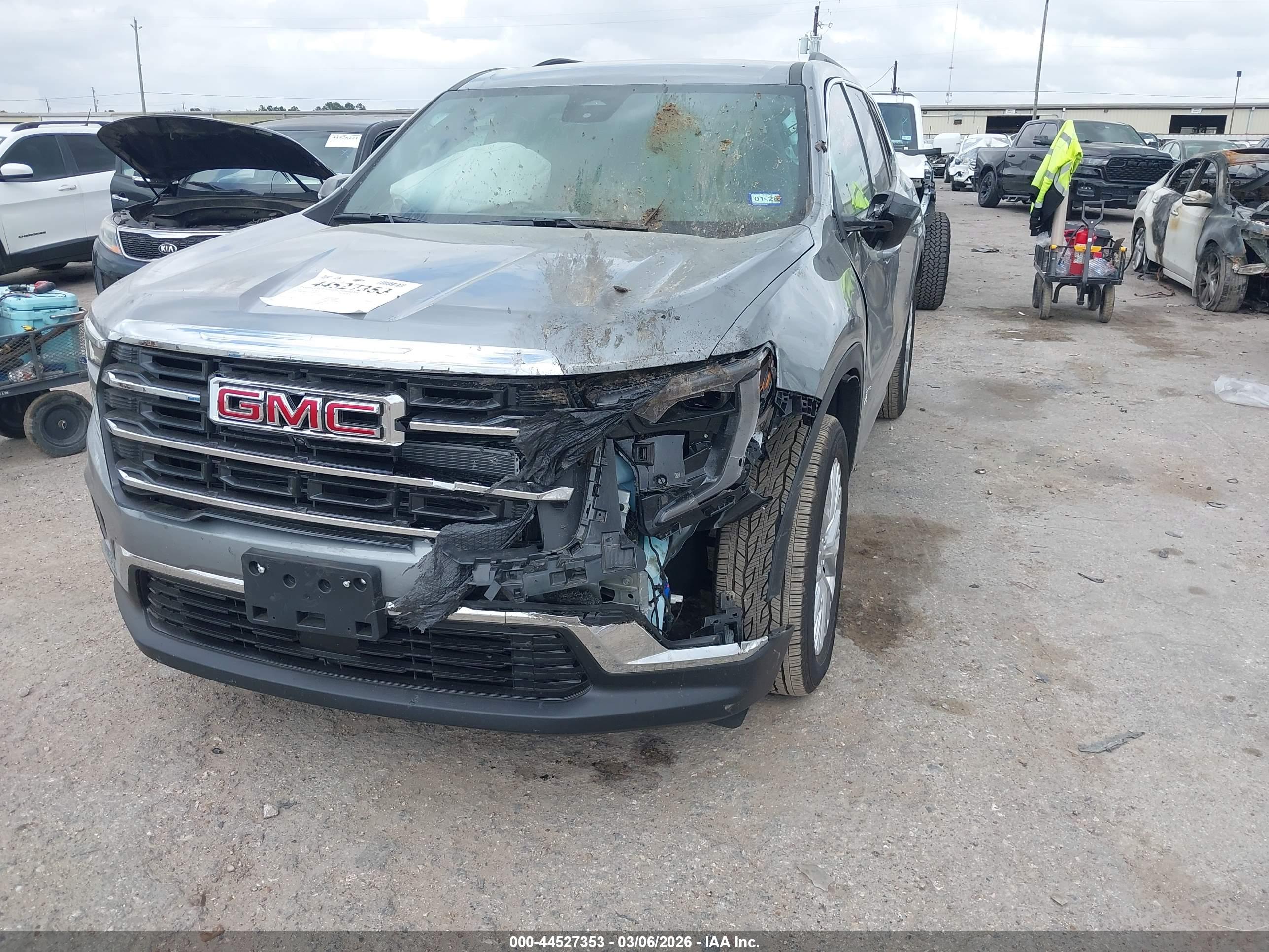 GMC ACADIA image 6