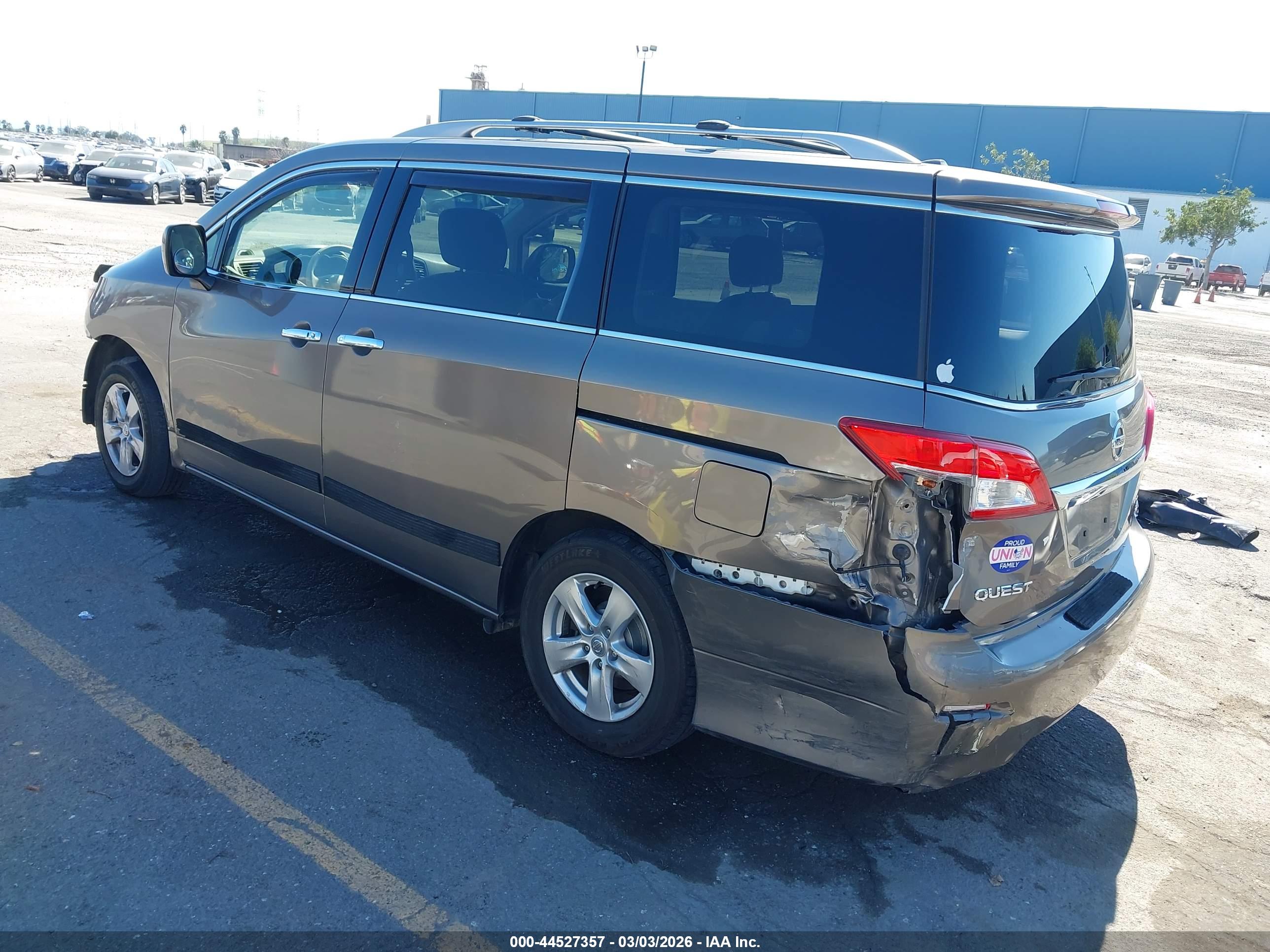 NISSAN QUEST image 3