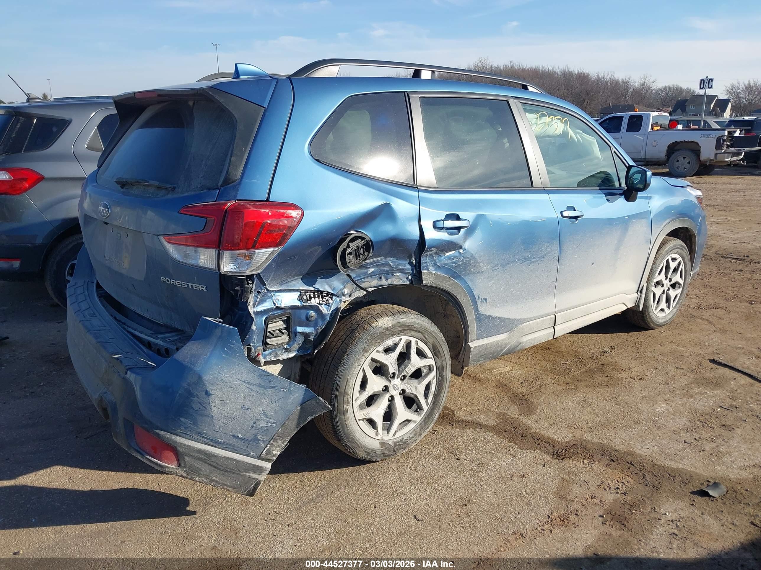 SUBARU FORESTER image 4