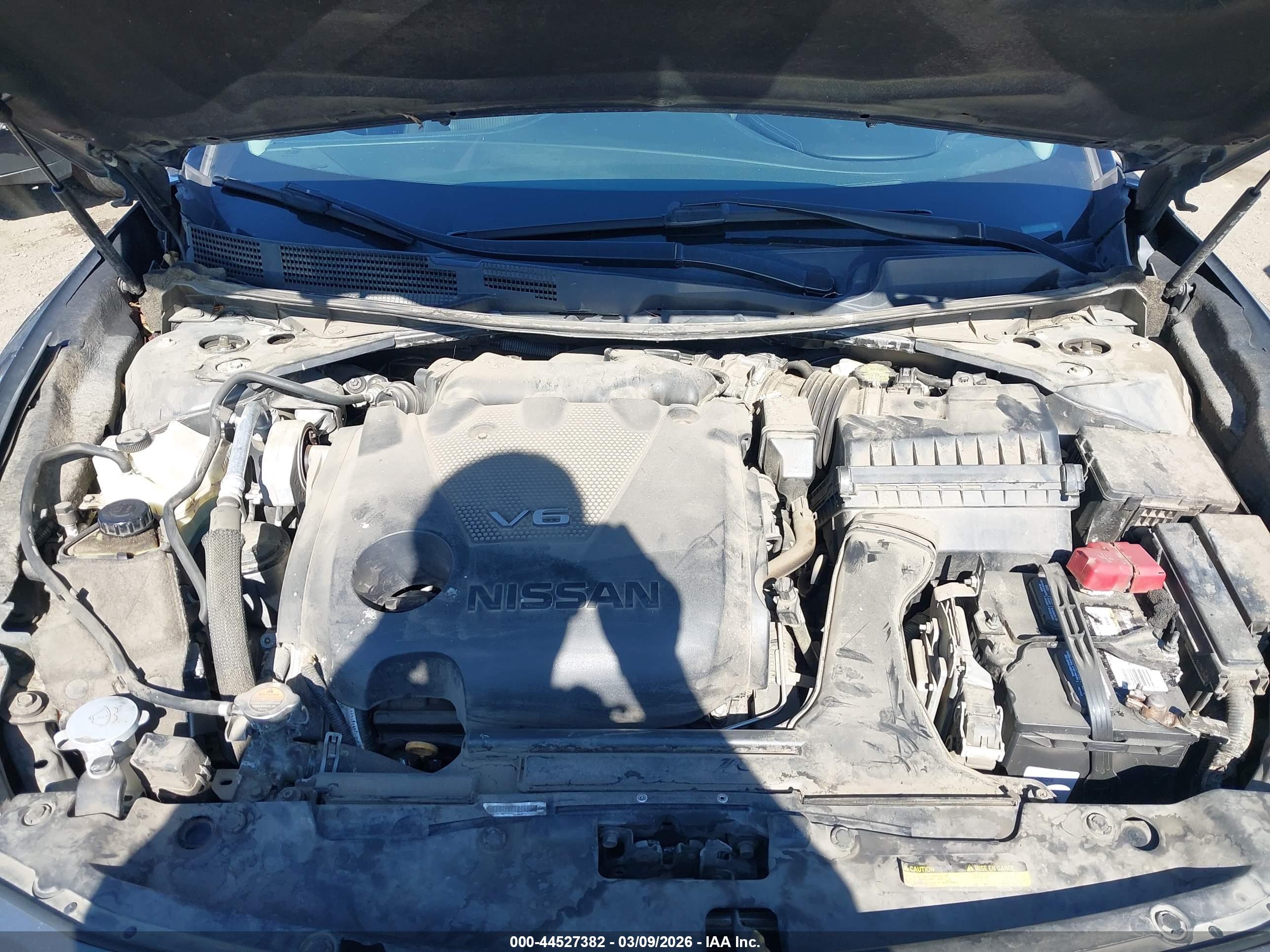 NISSAN MAXIMA image 10