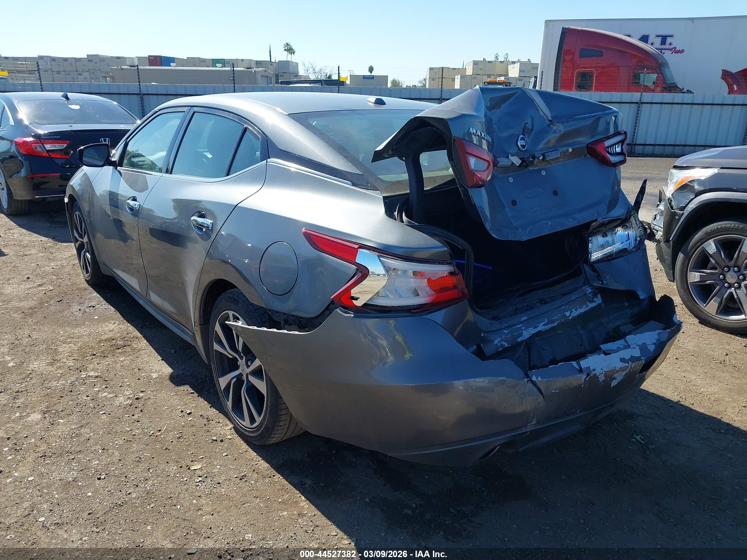 NISSAN MAXIMA image 3