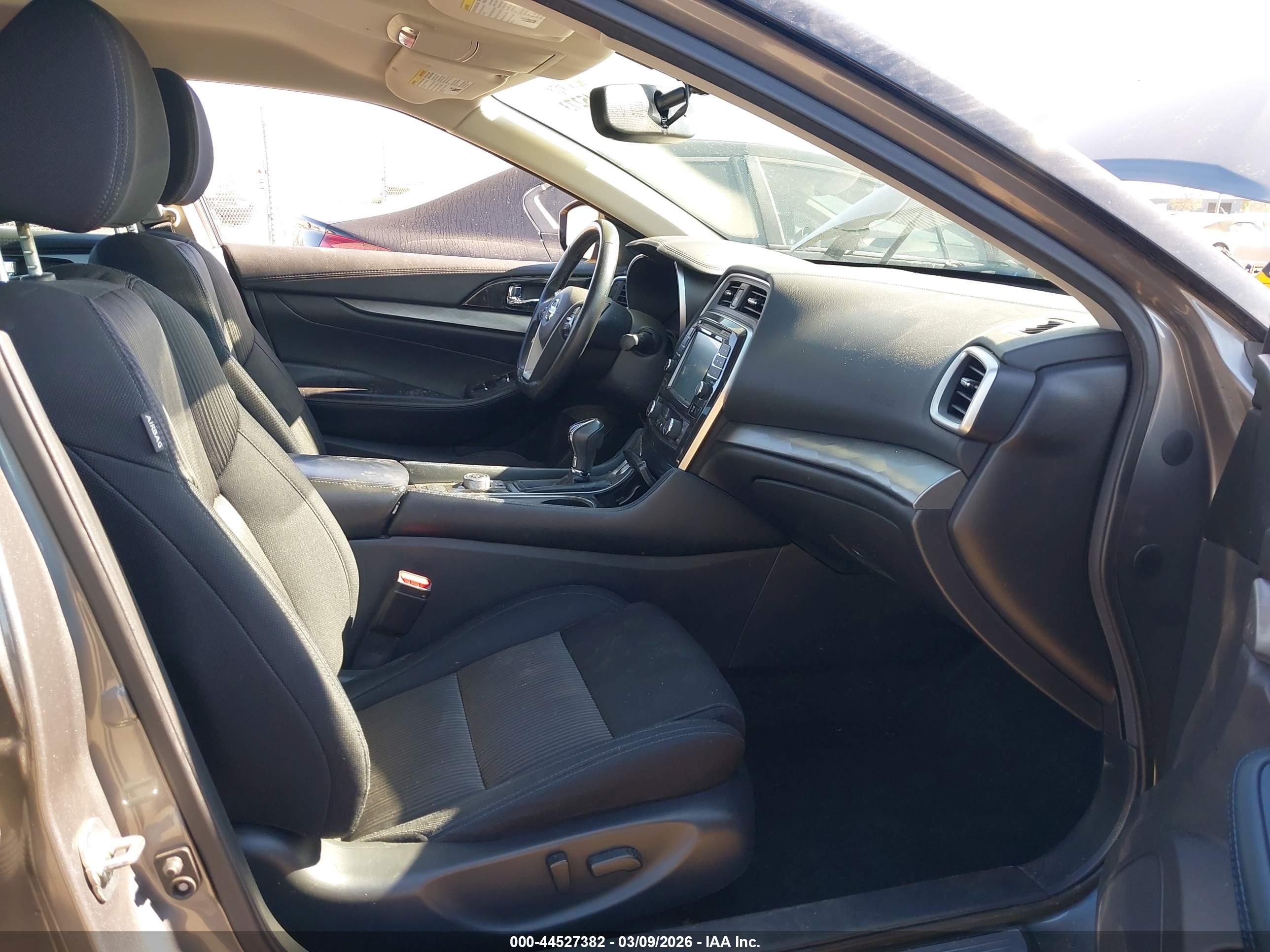 NISSAN MAXIMA image 5