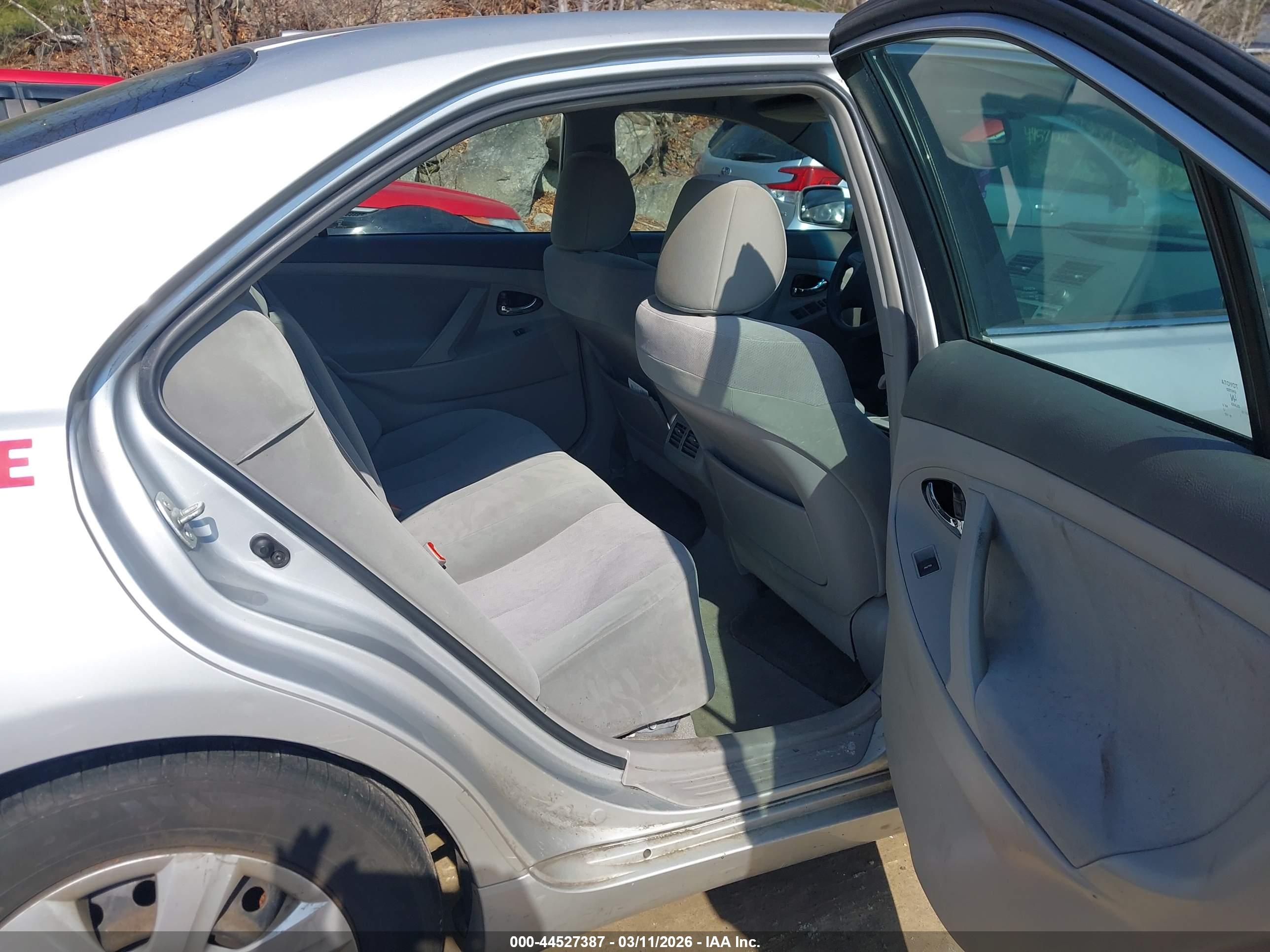 TOYOTA CAMRY image 8
