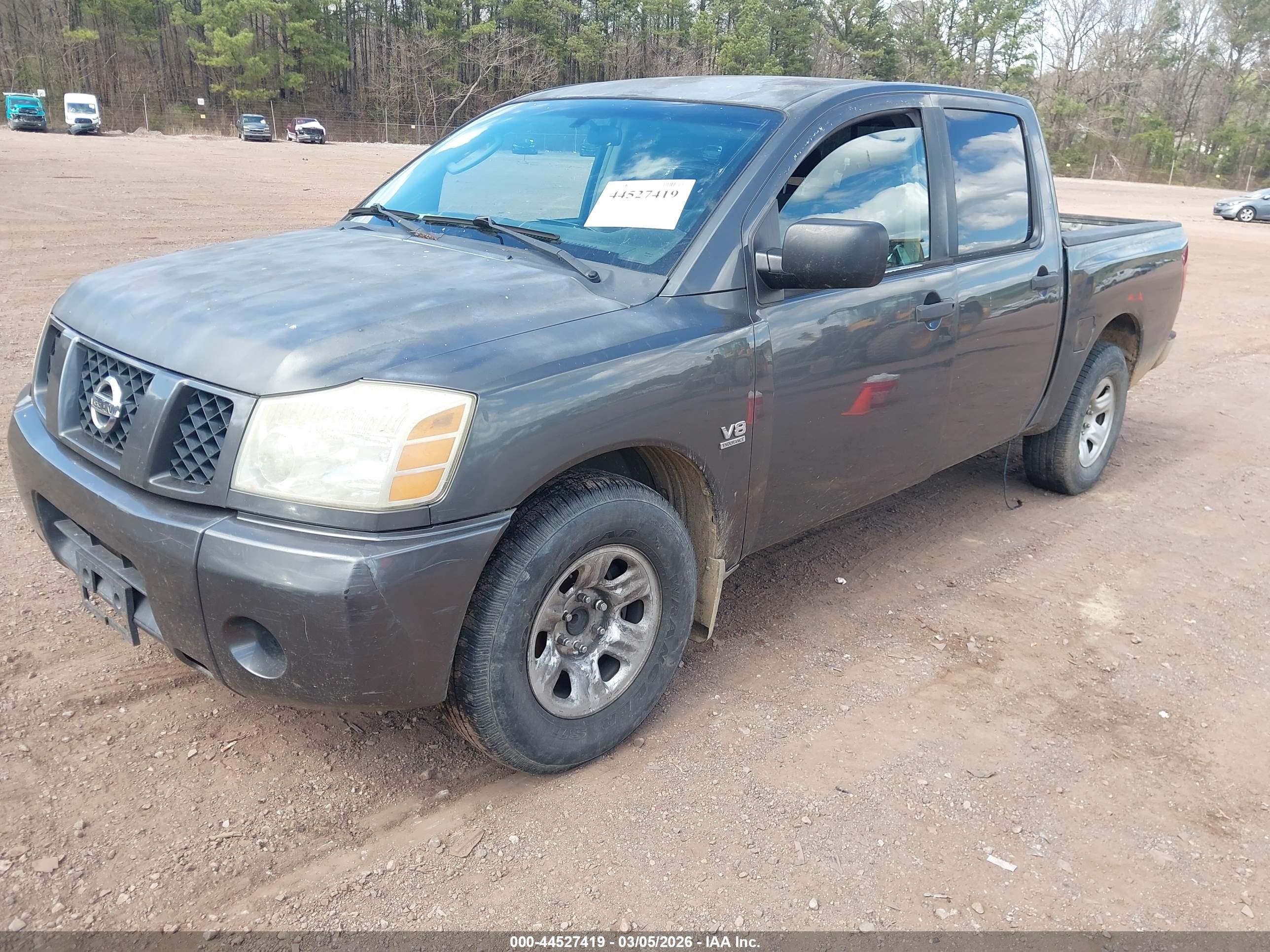 NISSAN TITAN image 2