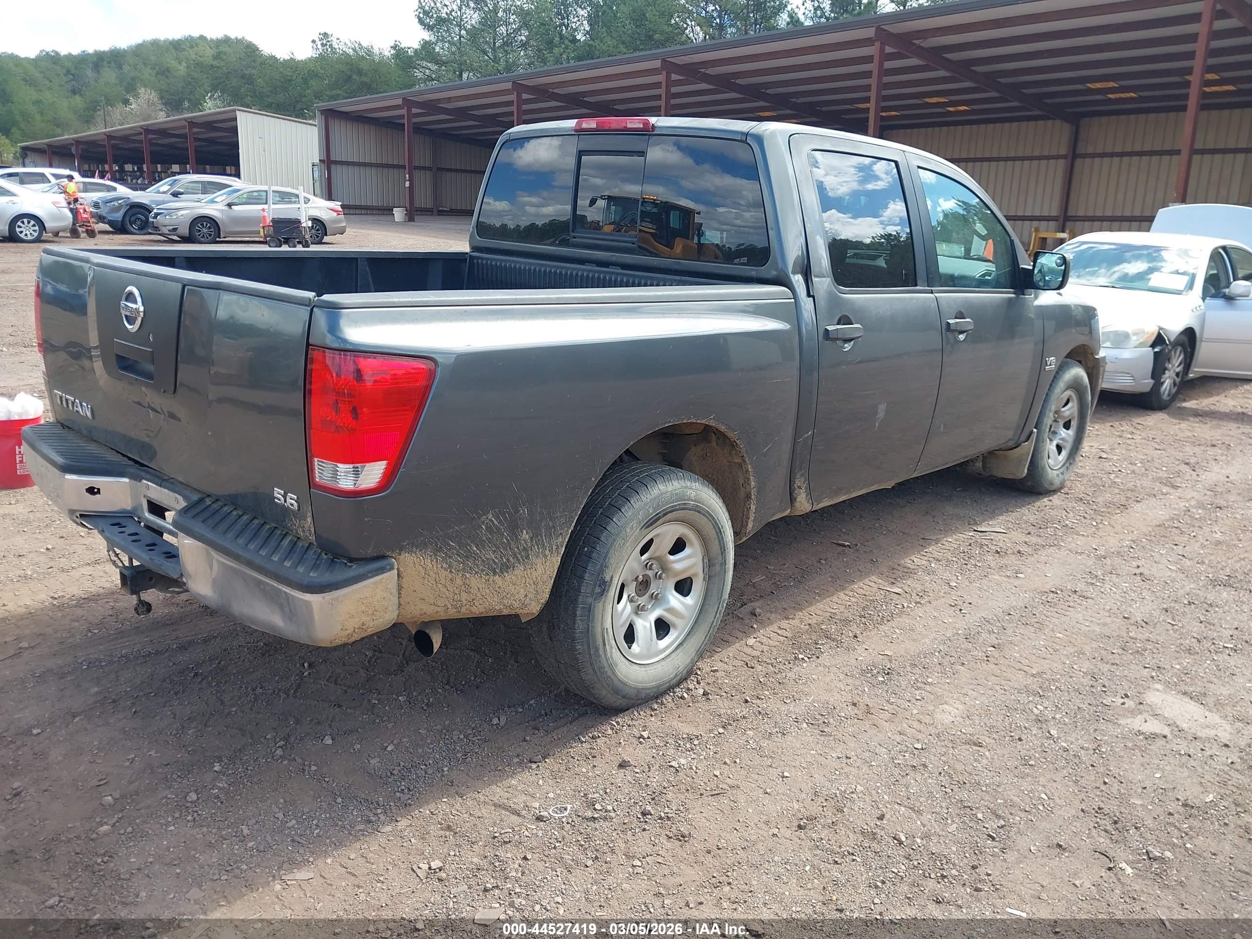 NISSAN TITAN image 4