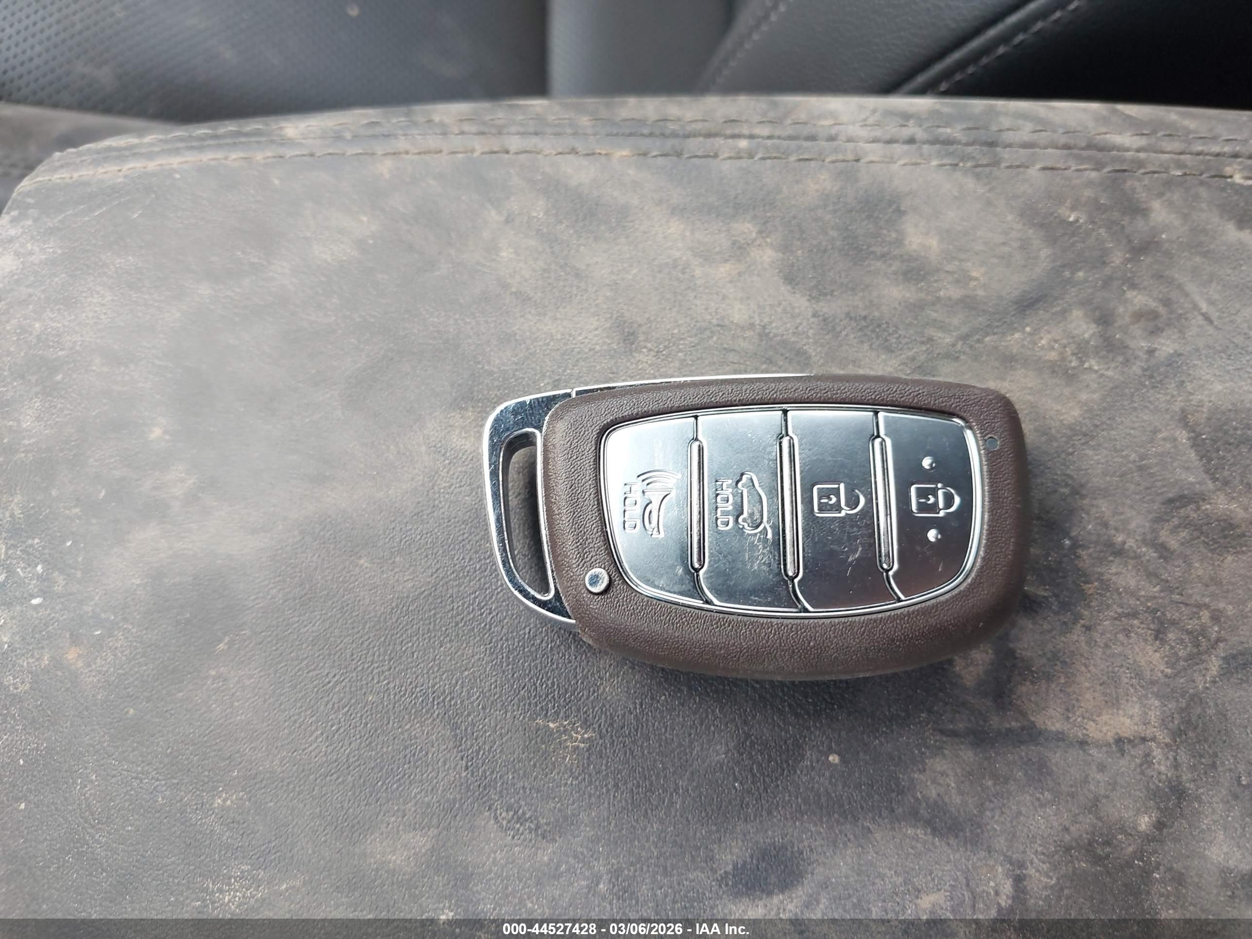 HYUNDAI TUCSON image 11