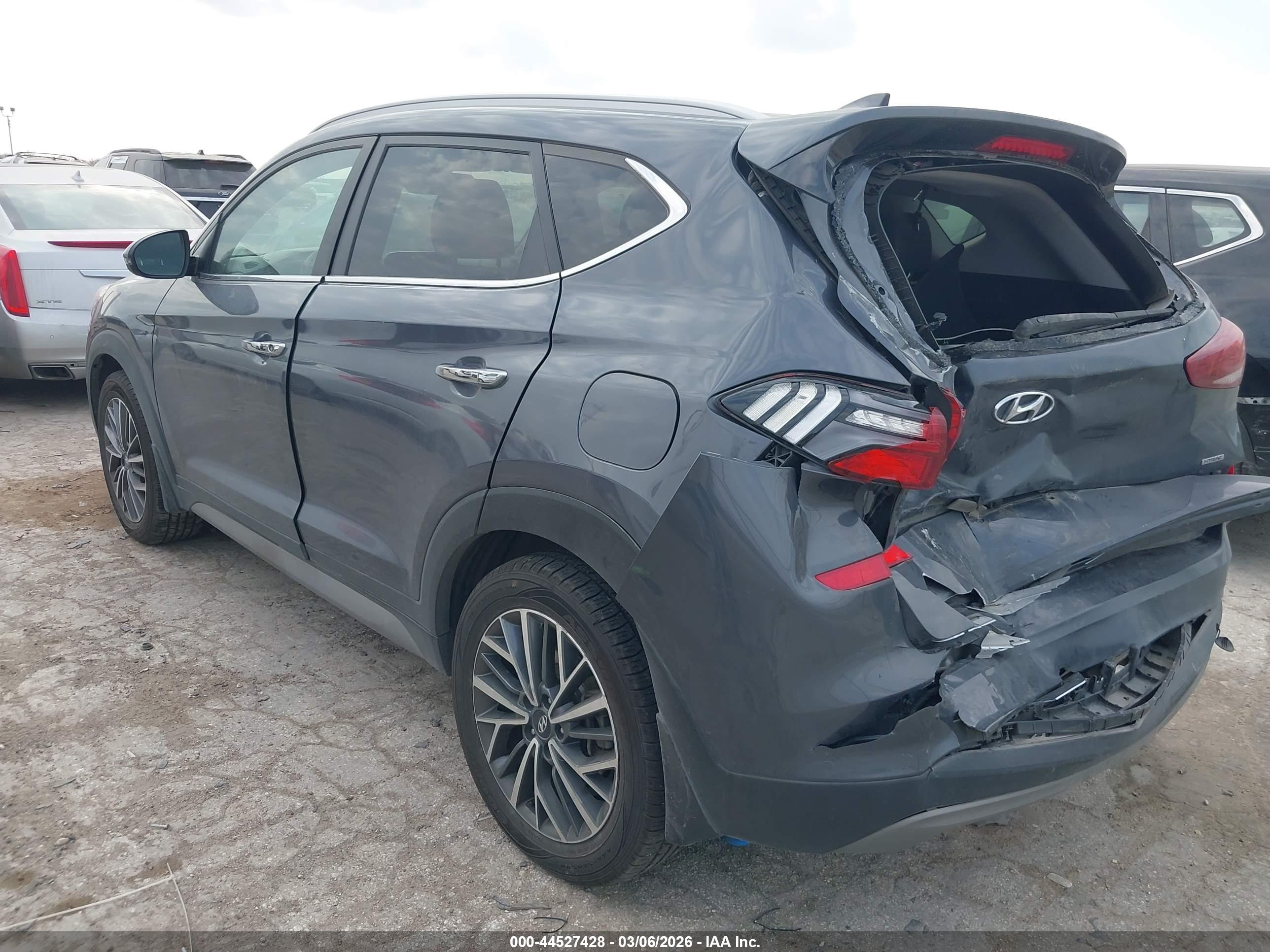 HYUNDAI TUCSON image 3