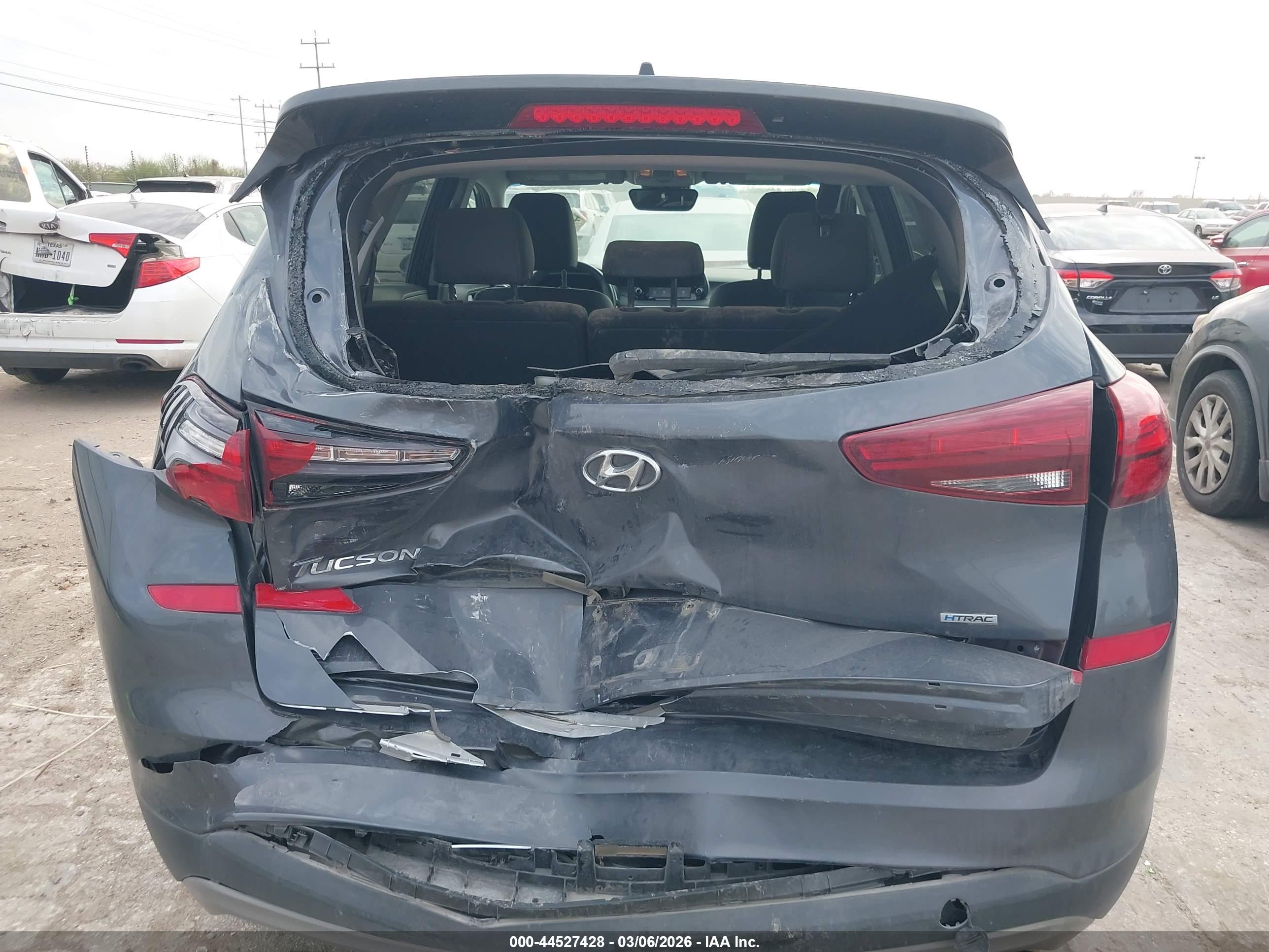 HYUNDAI TUCSON image 6