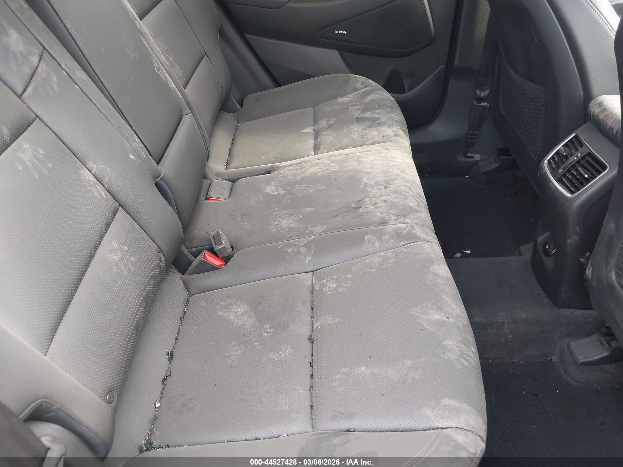 HYUNDAI TUCSON image 8