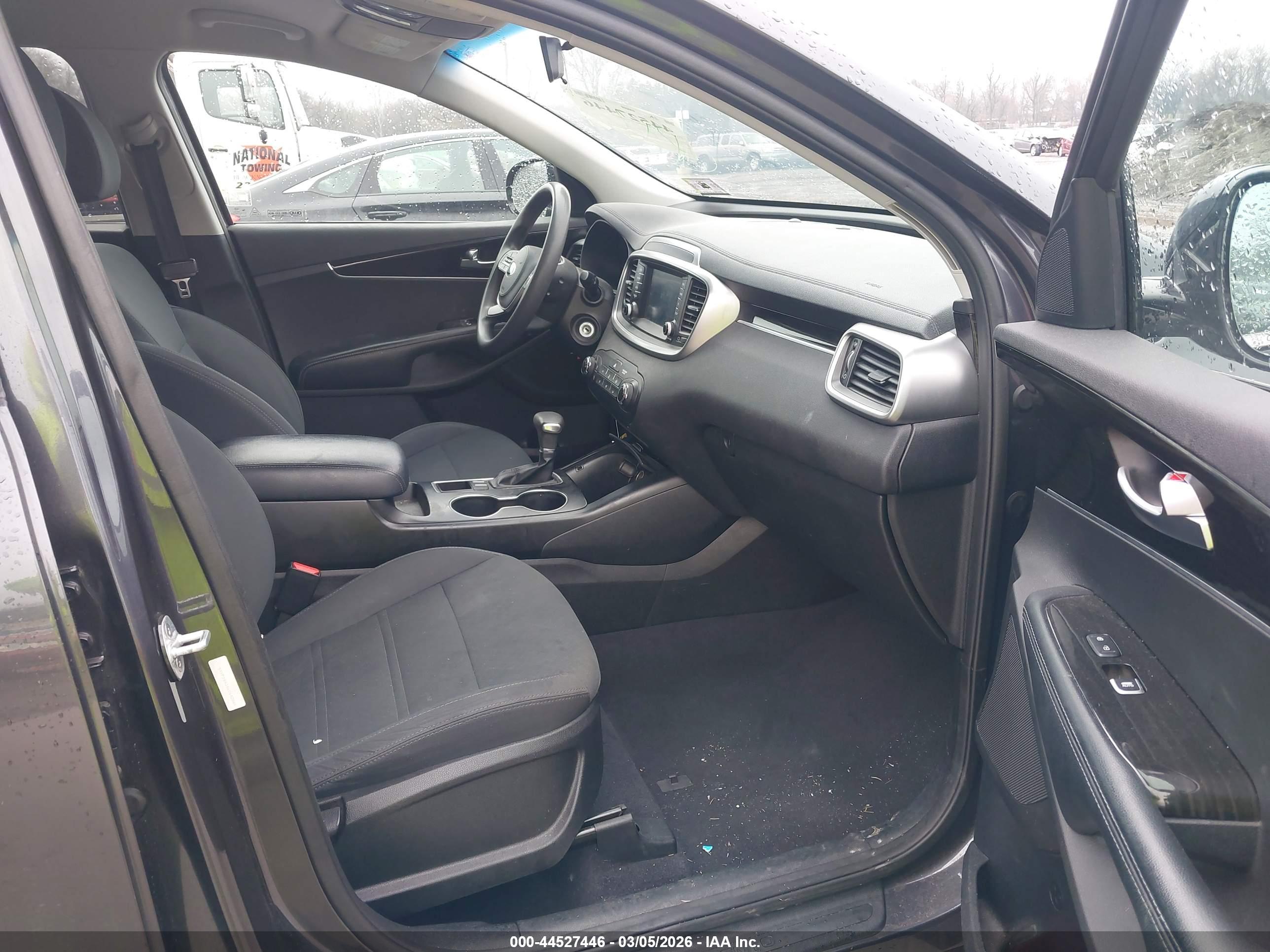KIA SORENTO image 5