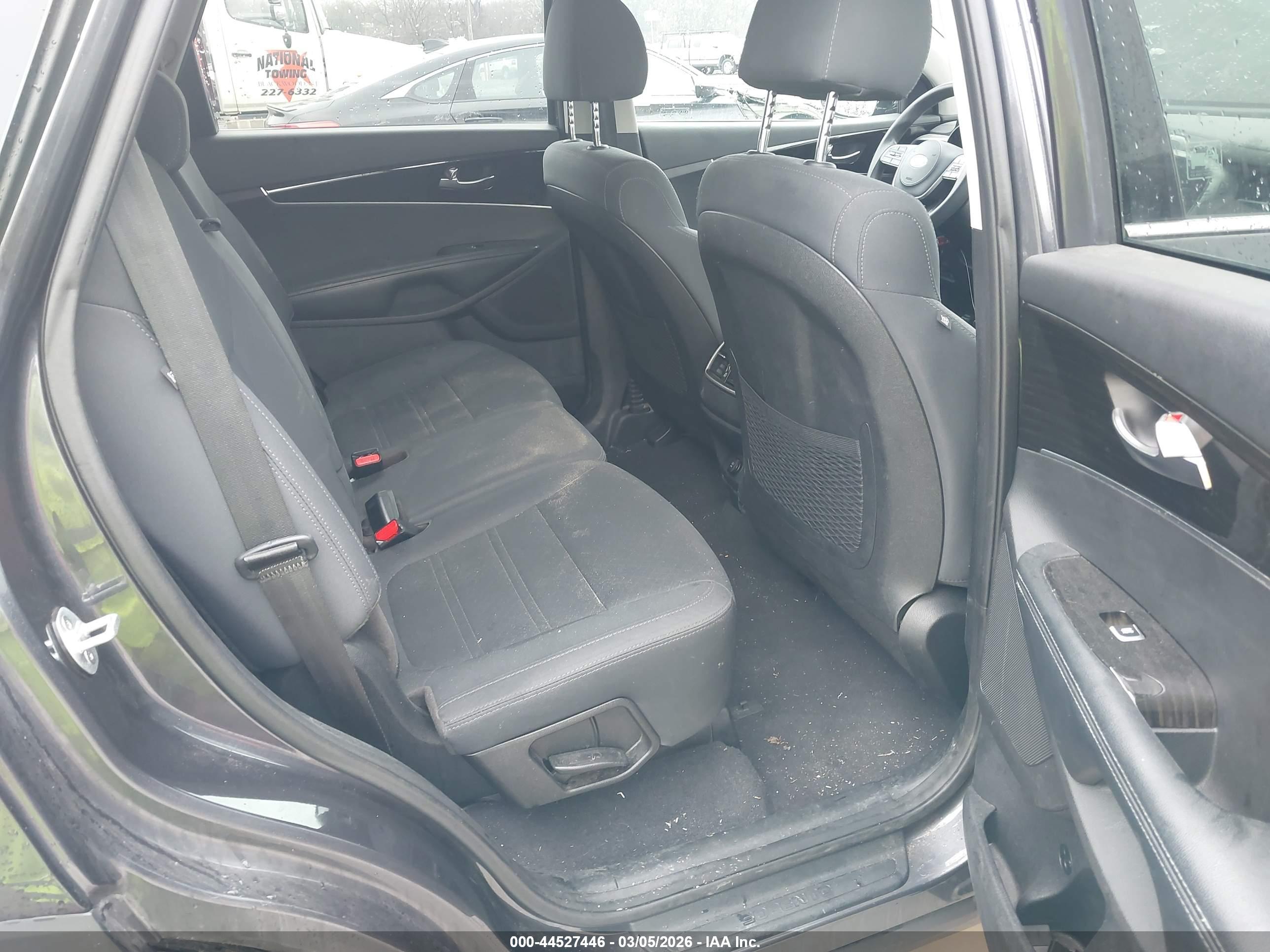 KIA SORENTO image 8