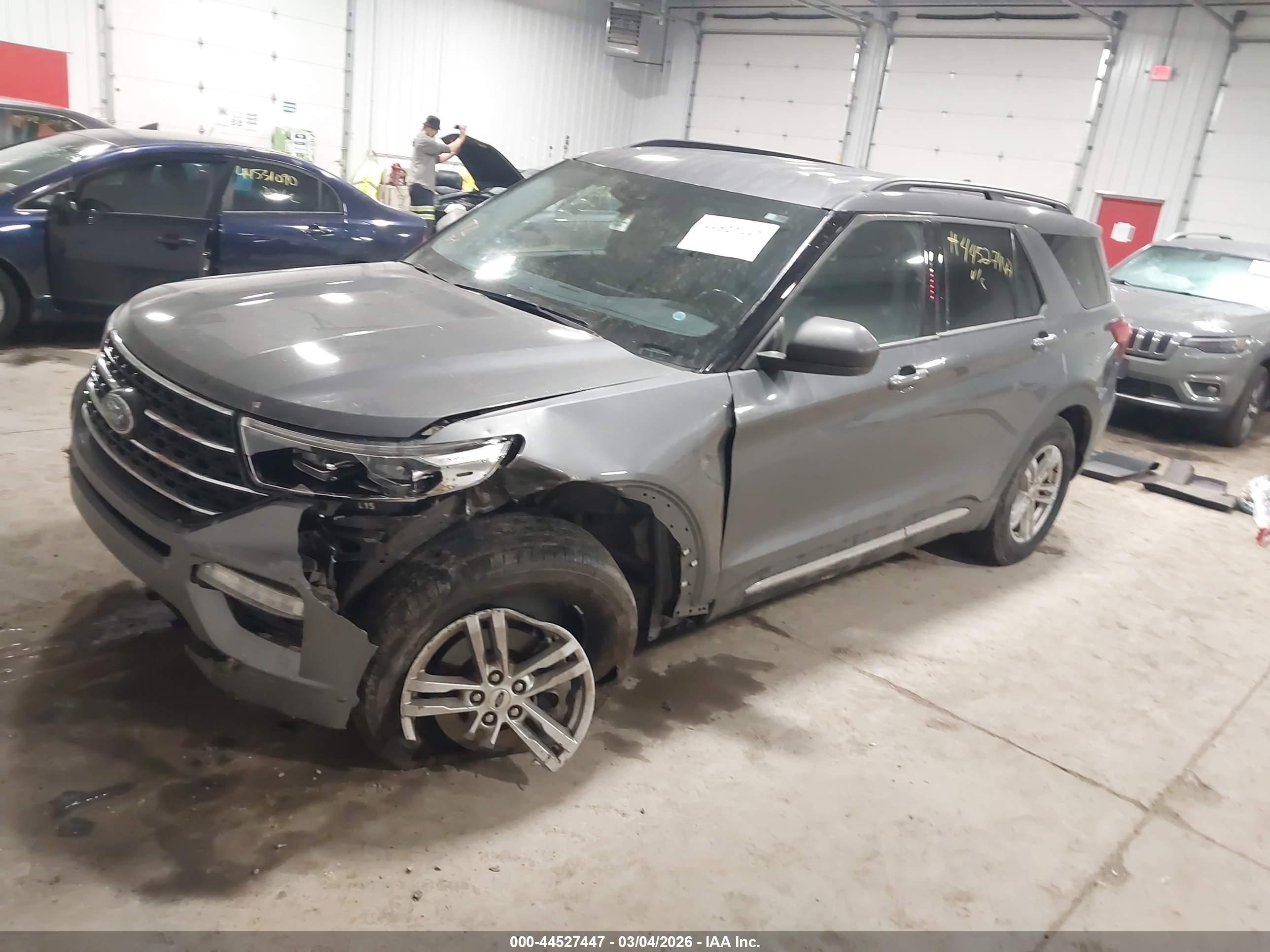 FORD EXPLORER image 2