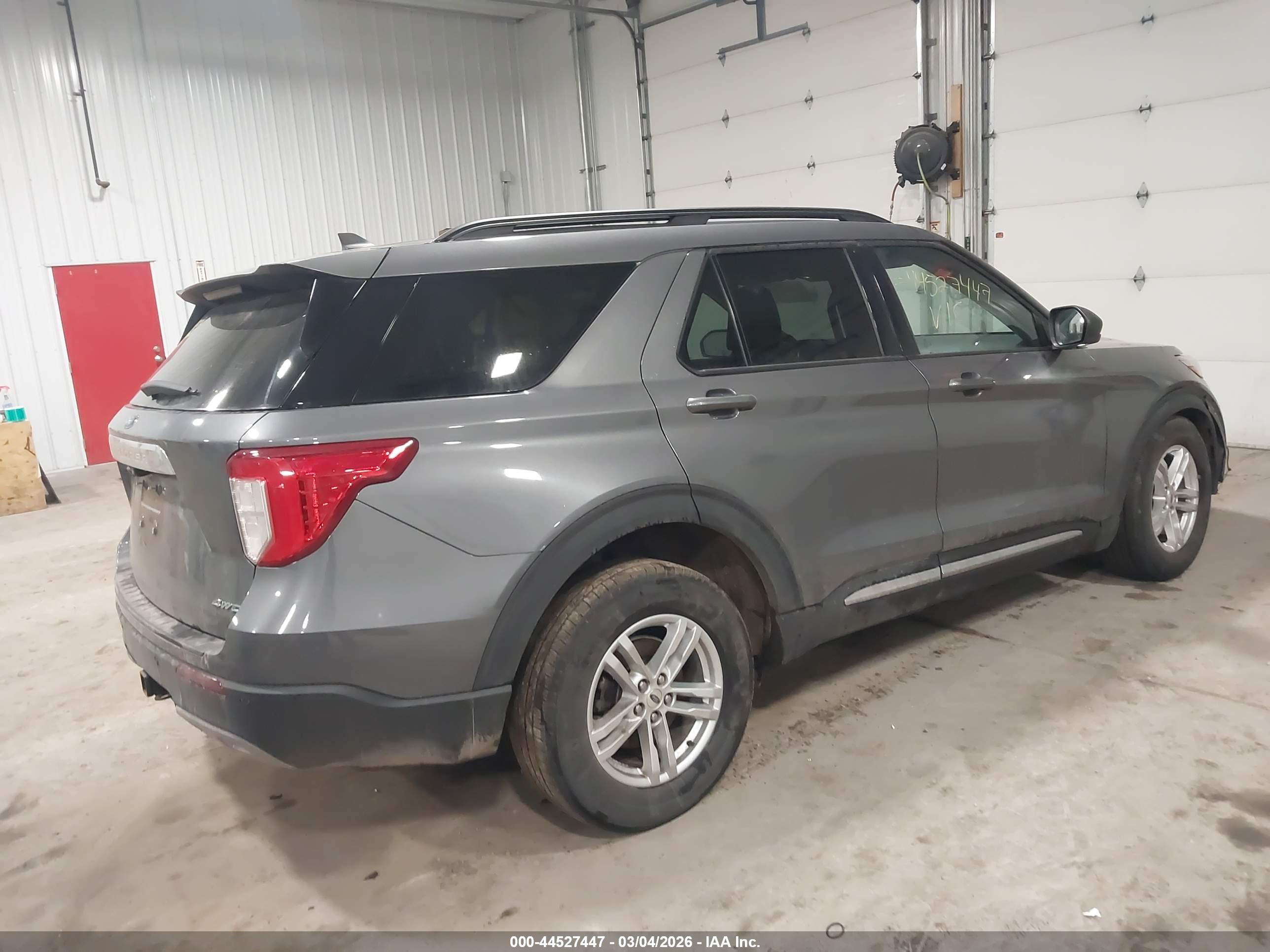 FORD EXPLORER image 4