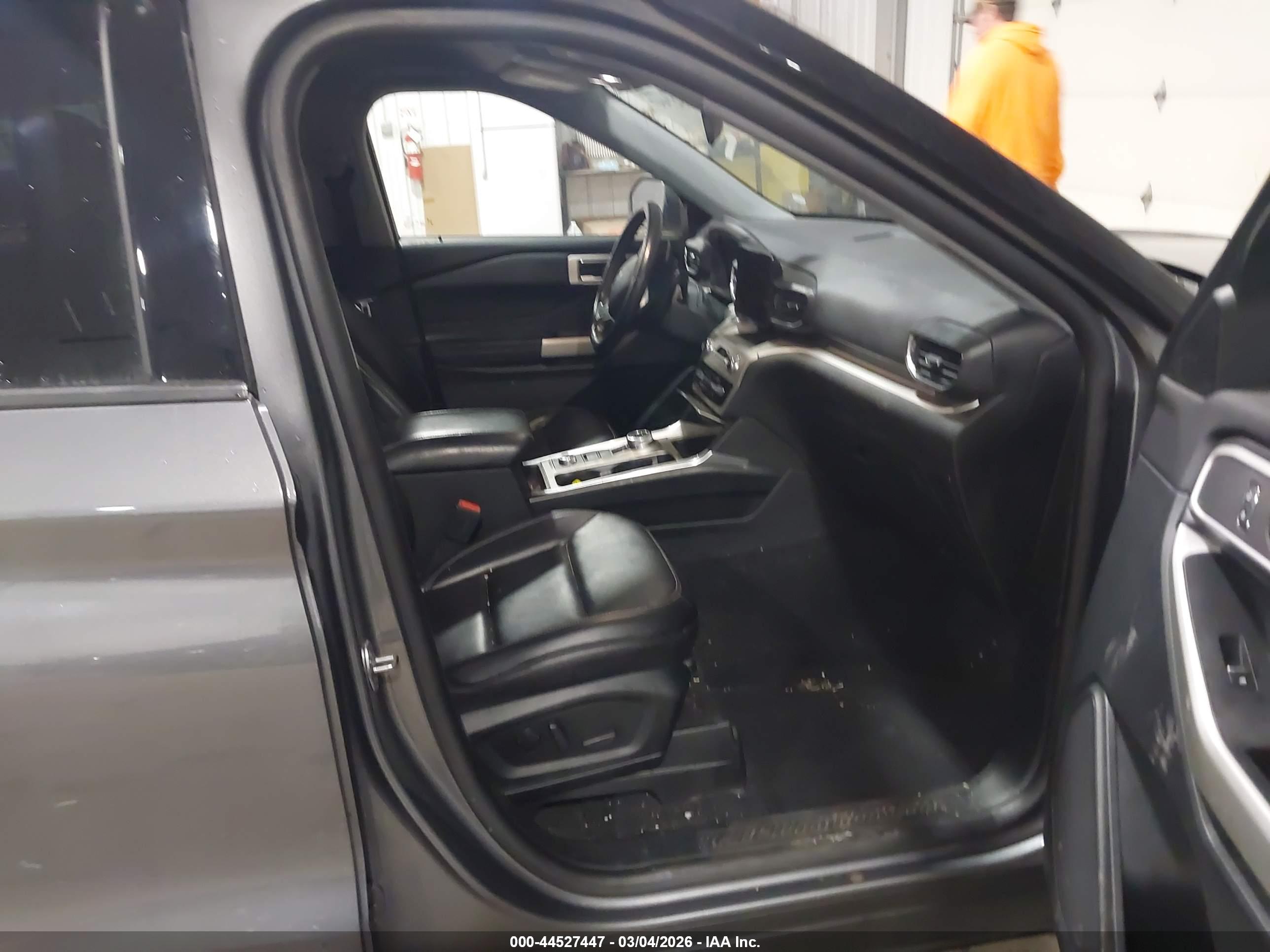 FORD EXPLORER image 5