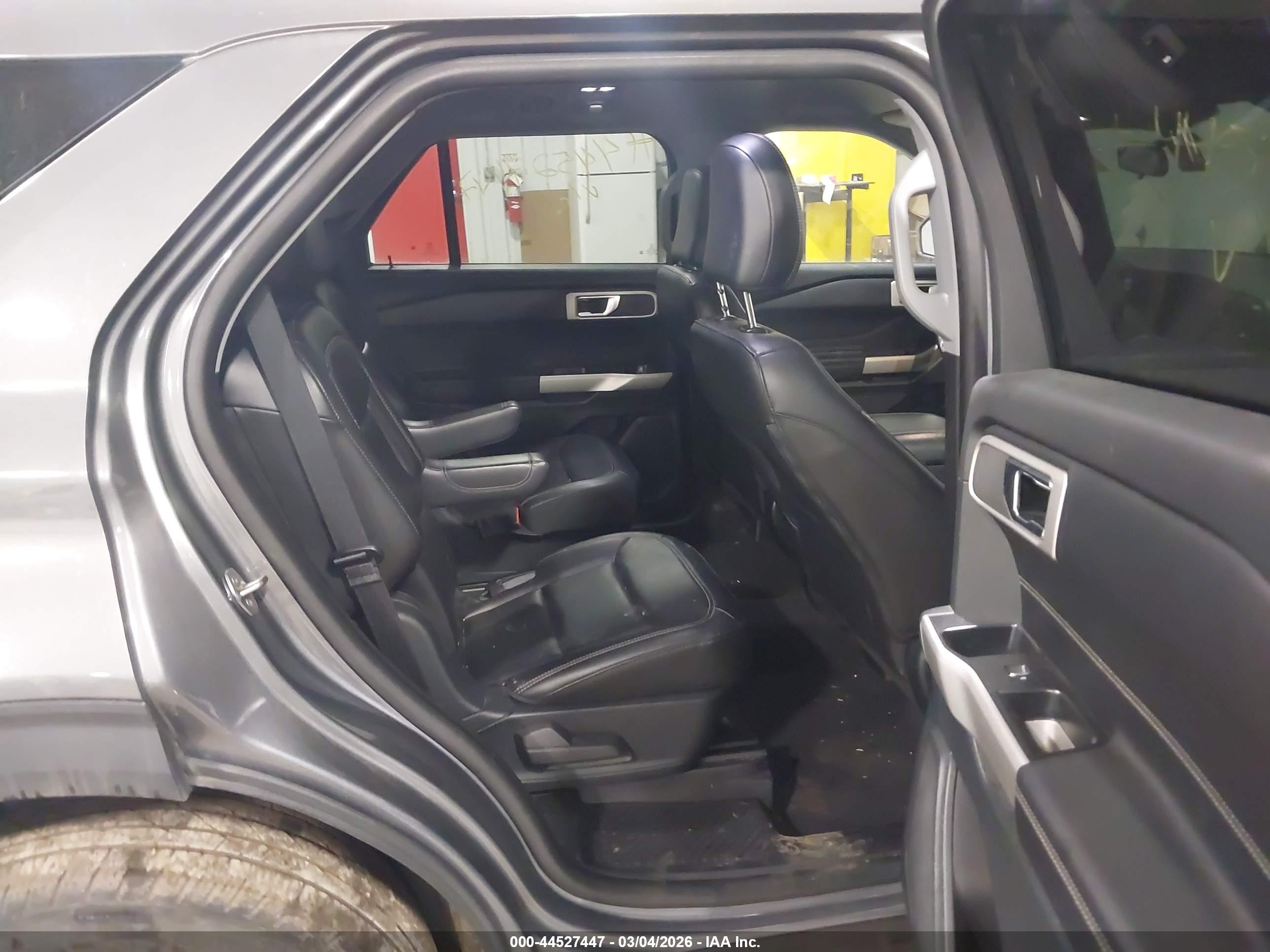 FORD EXPLORER image 8