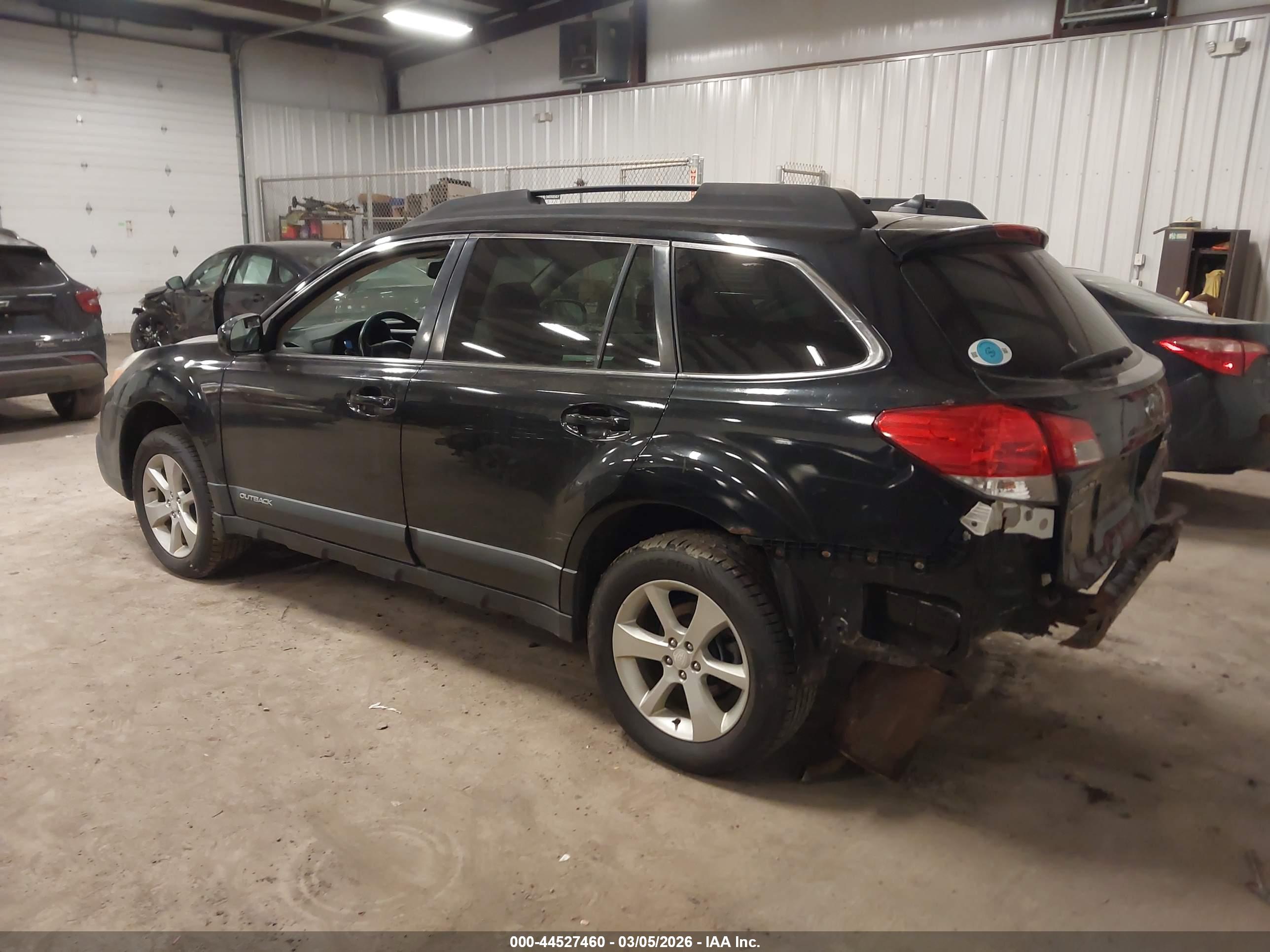 SUBARU OUTBACK image 3