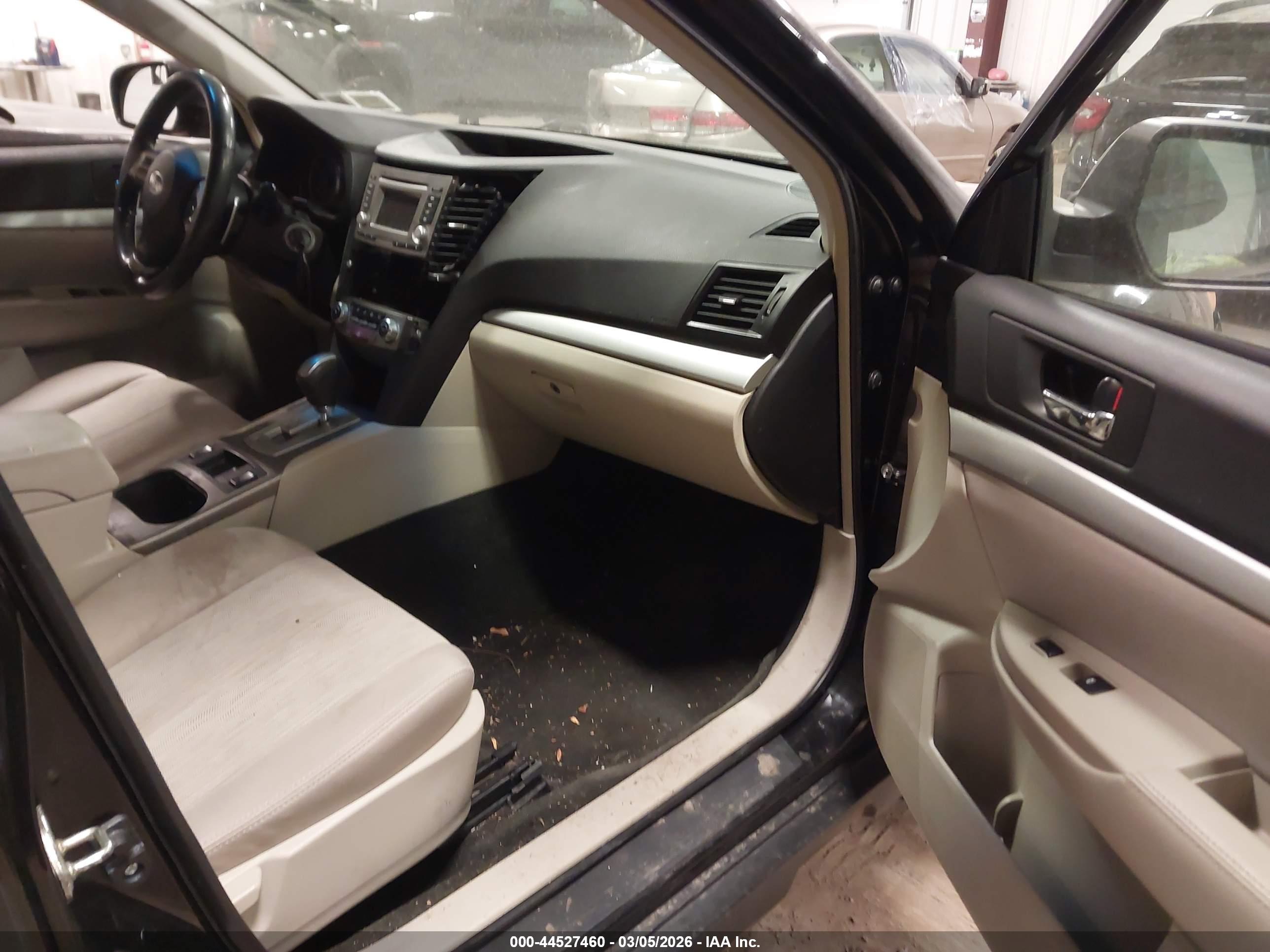 SUBARU OUTBACK image 5