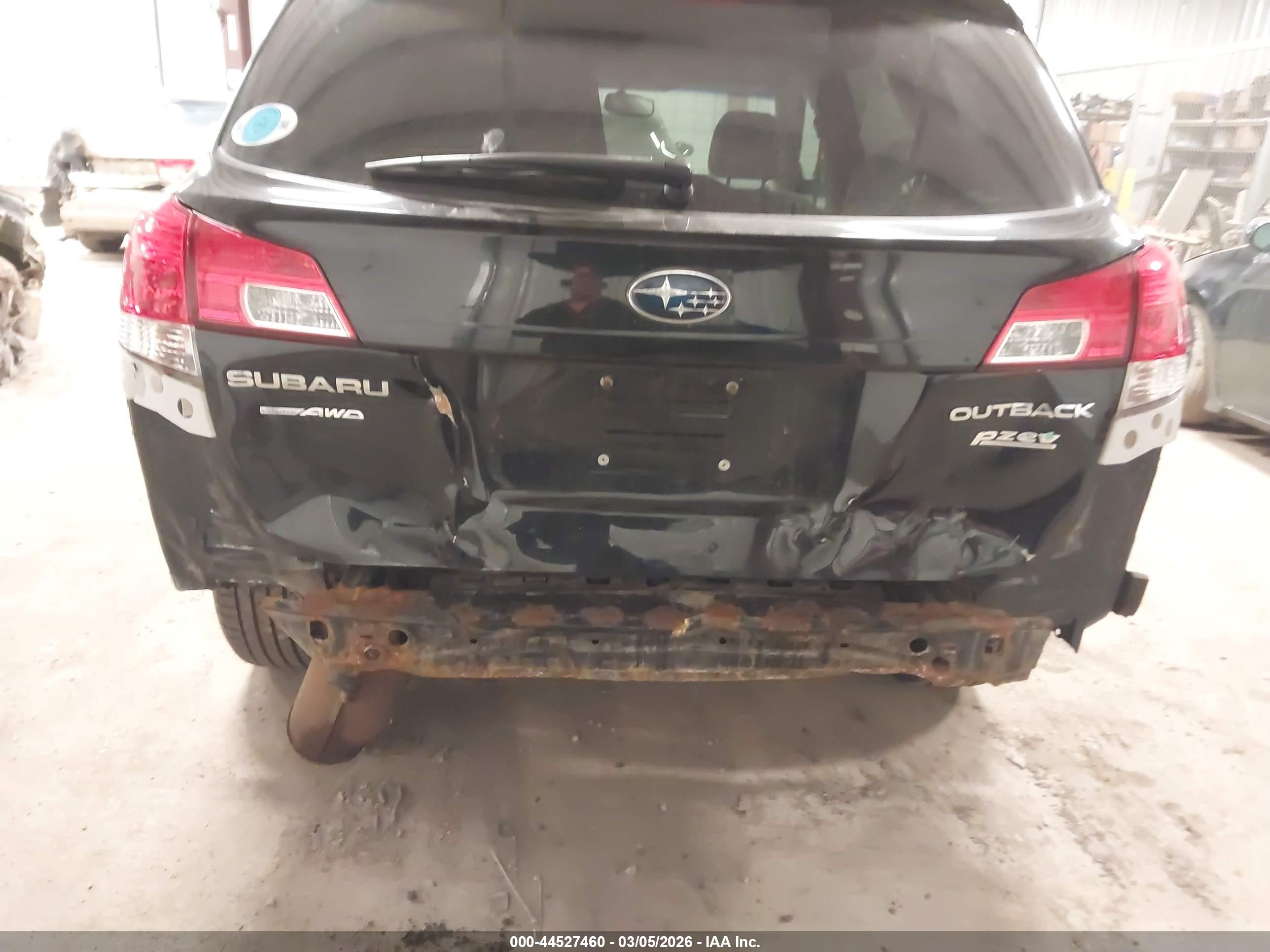 SUBARU OUTBACK image 6