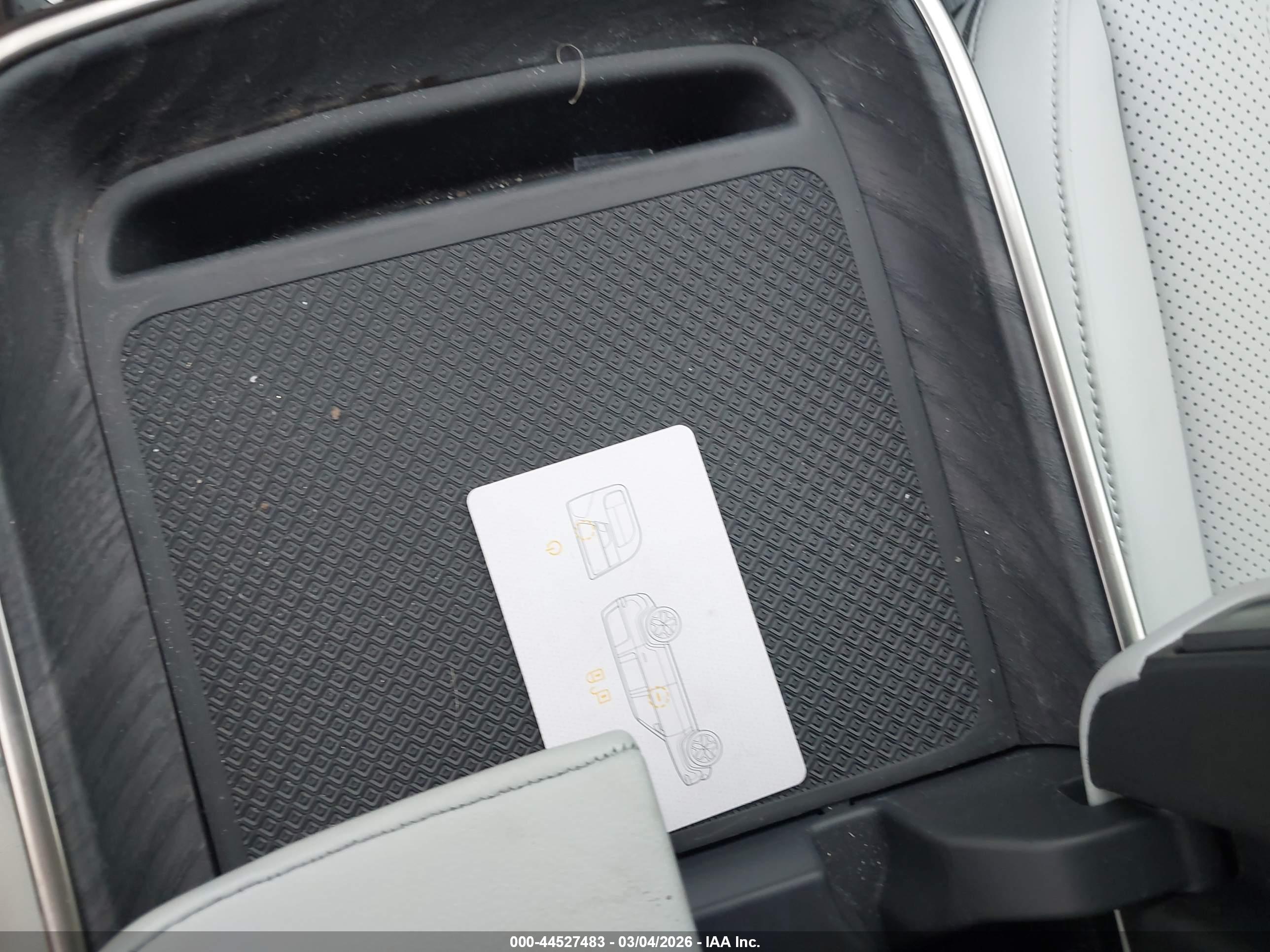 RIVIAN R1S image 11
