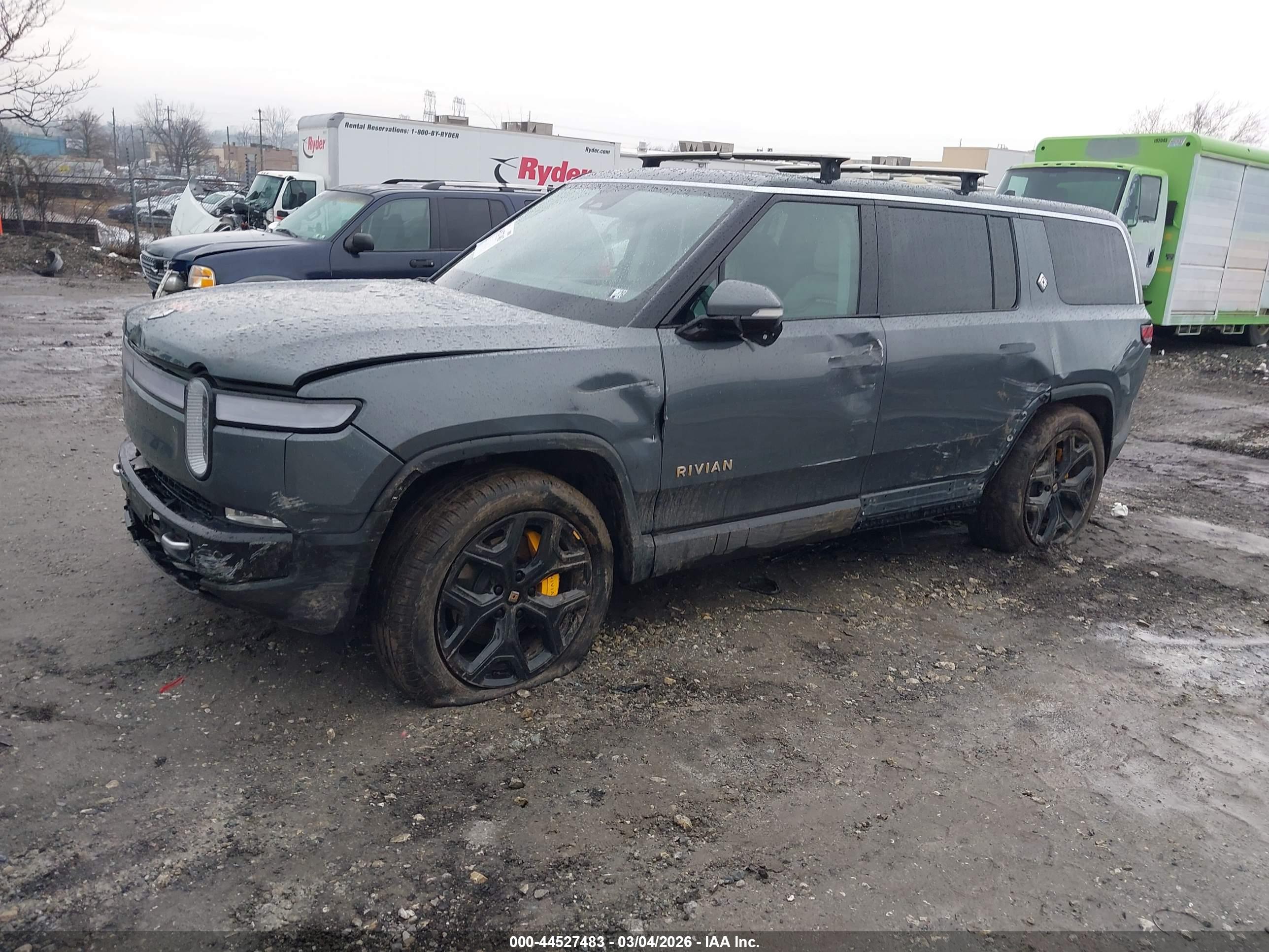 RIVIAN R1S image 2