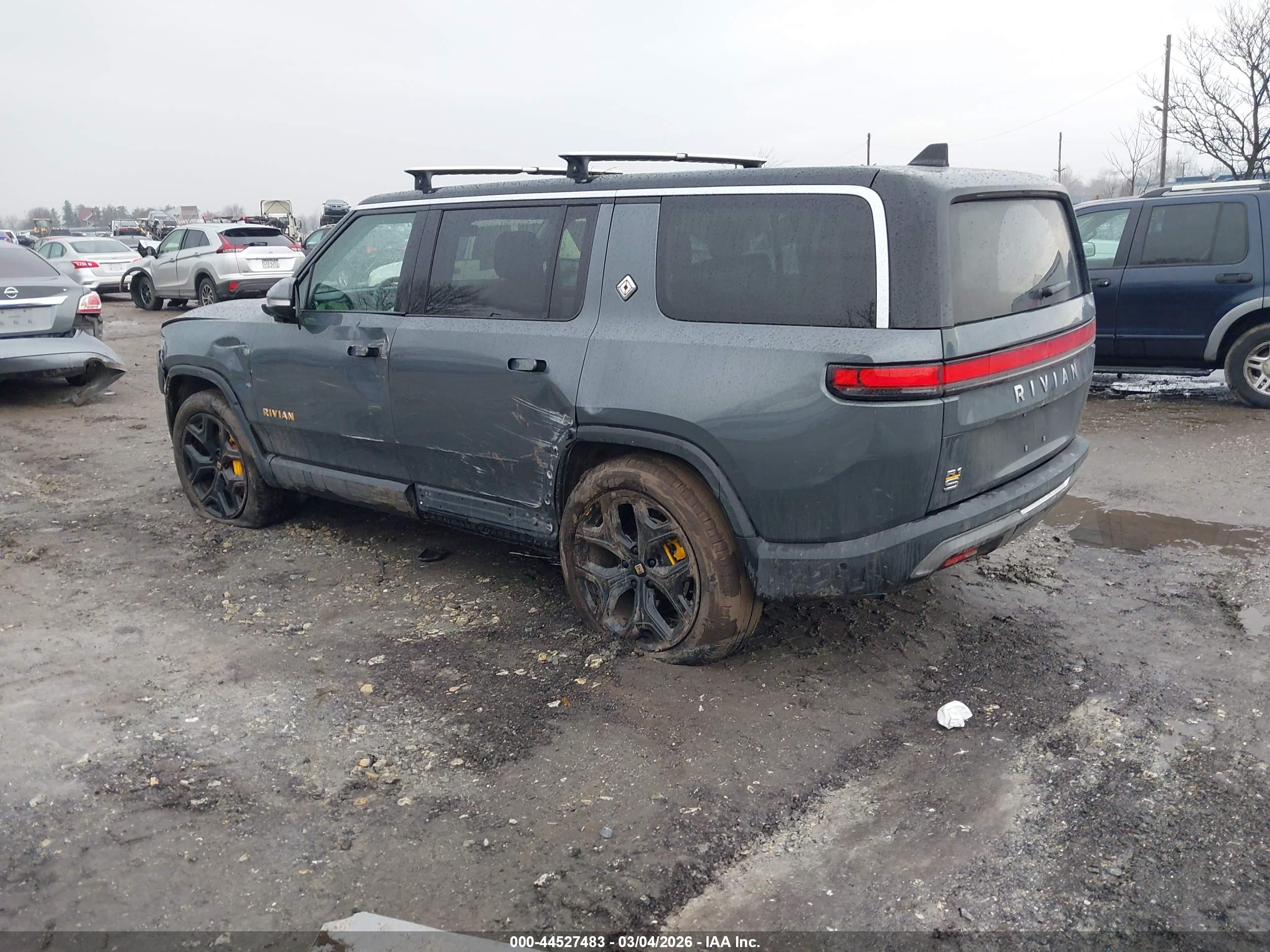 RIVIAN R1S image 3