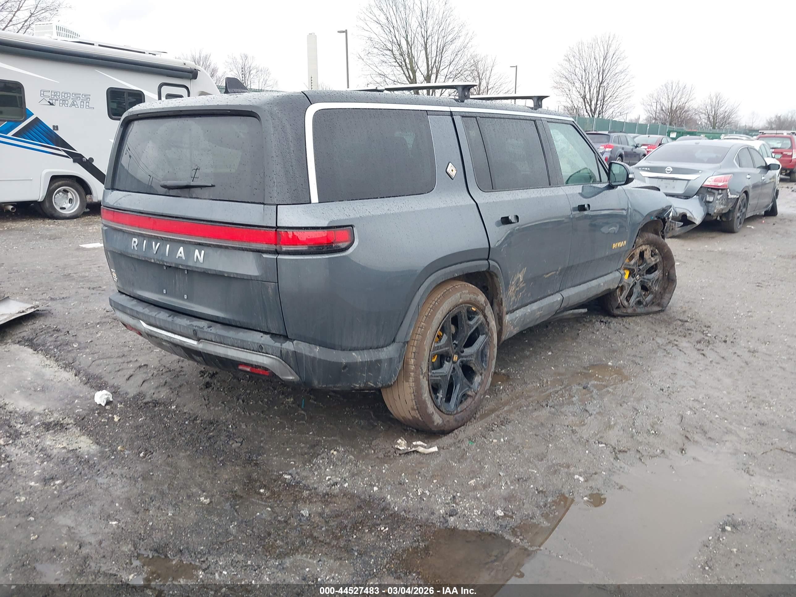 RIVIAN R1S image 4