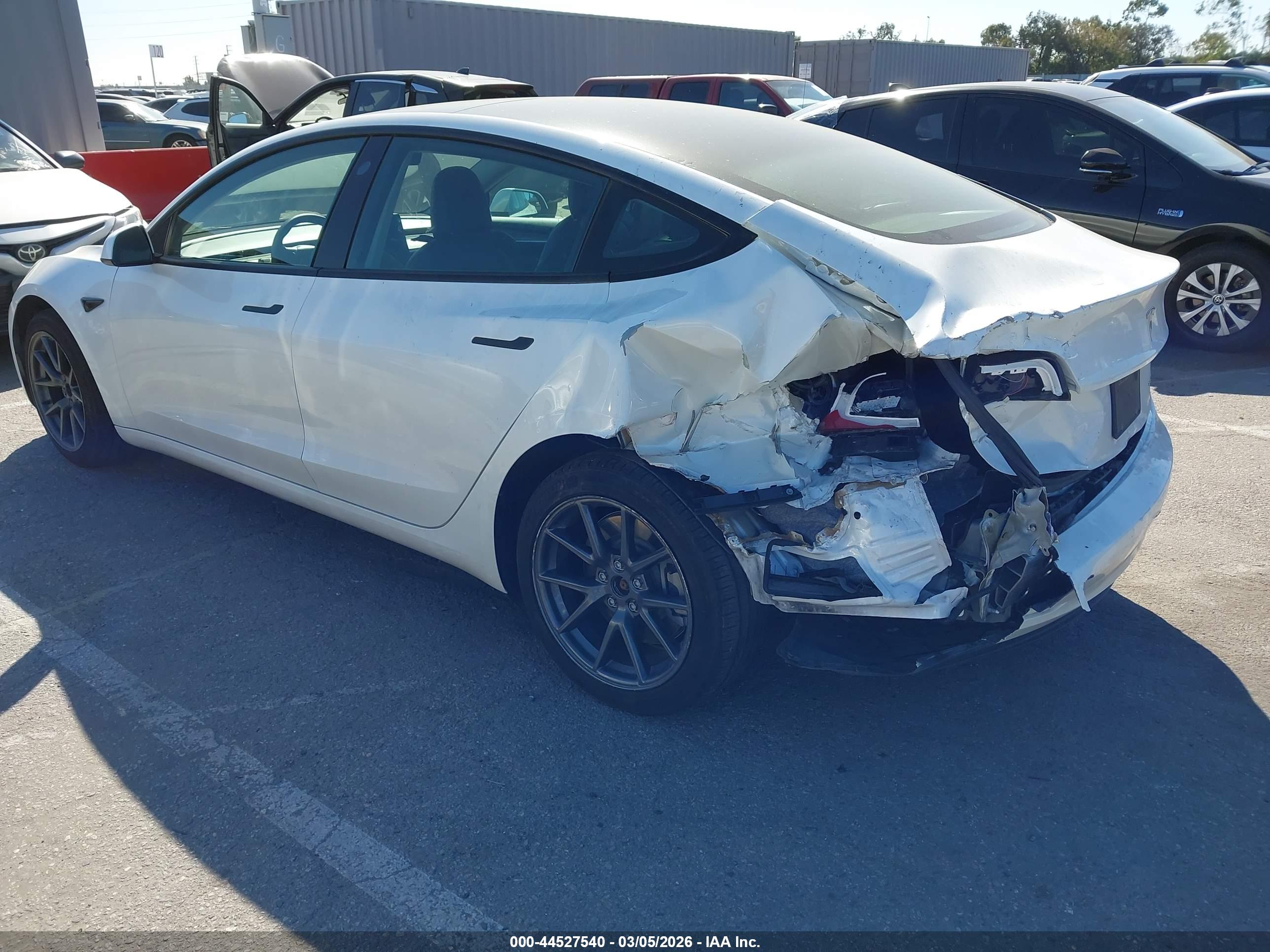 TESLA MODEL image 3