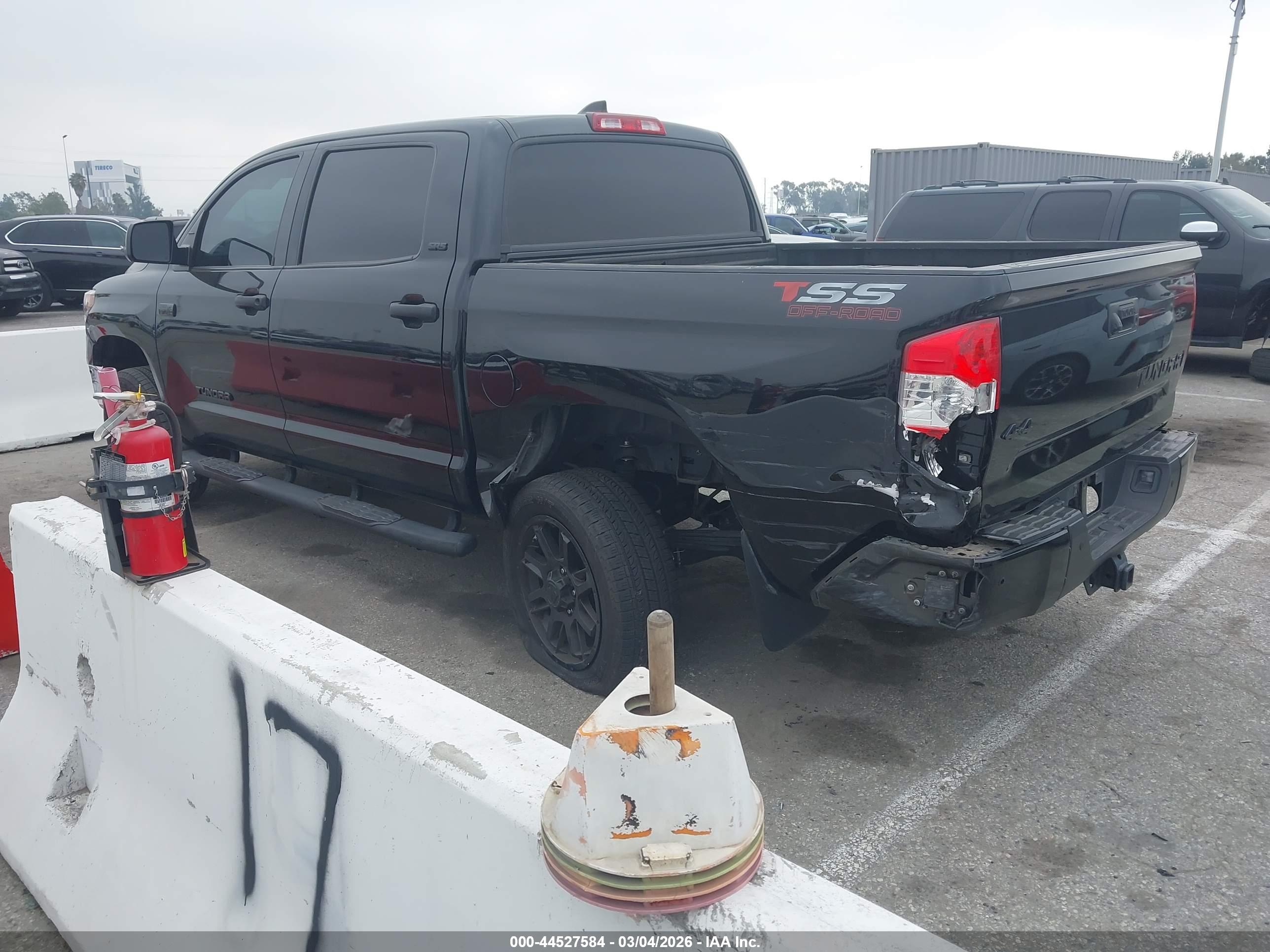 TOYOTA TUNDRA image 3