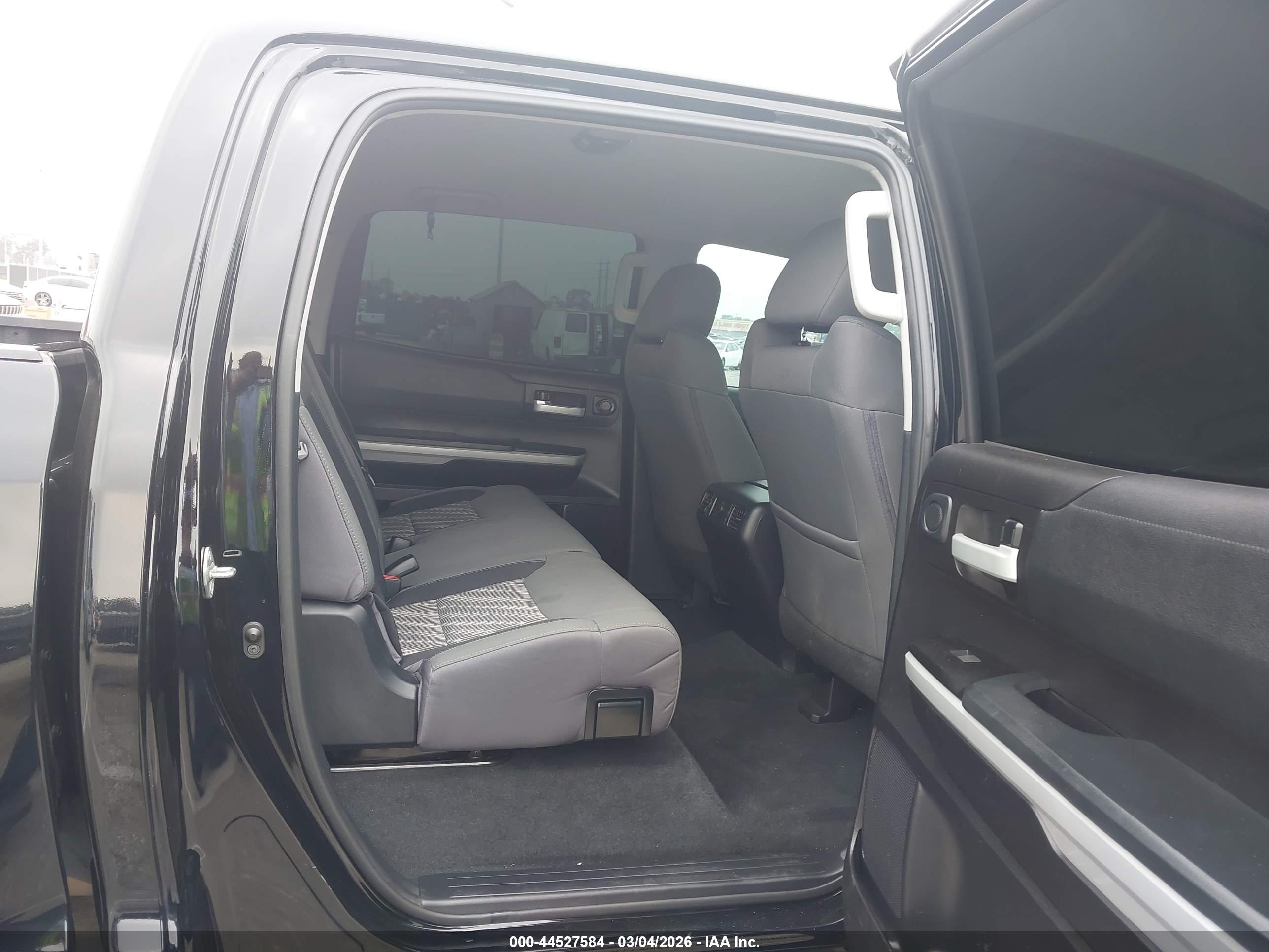 TOYOTA TUNDRA image 8