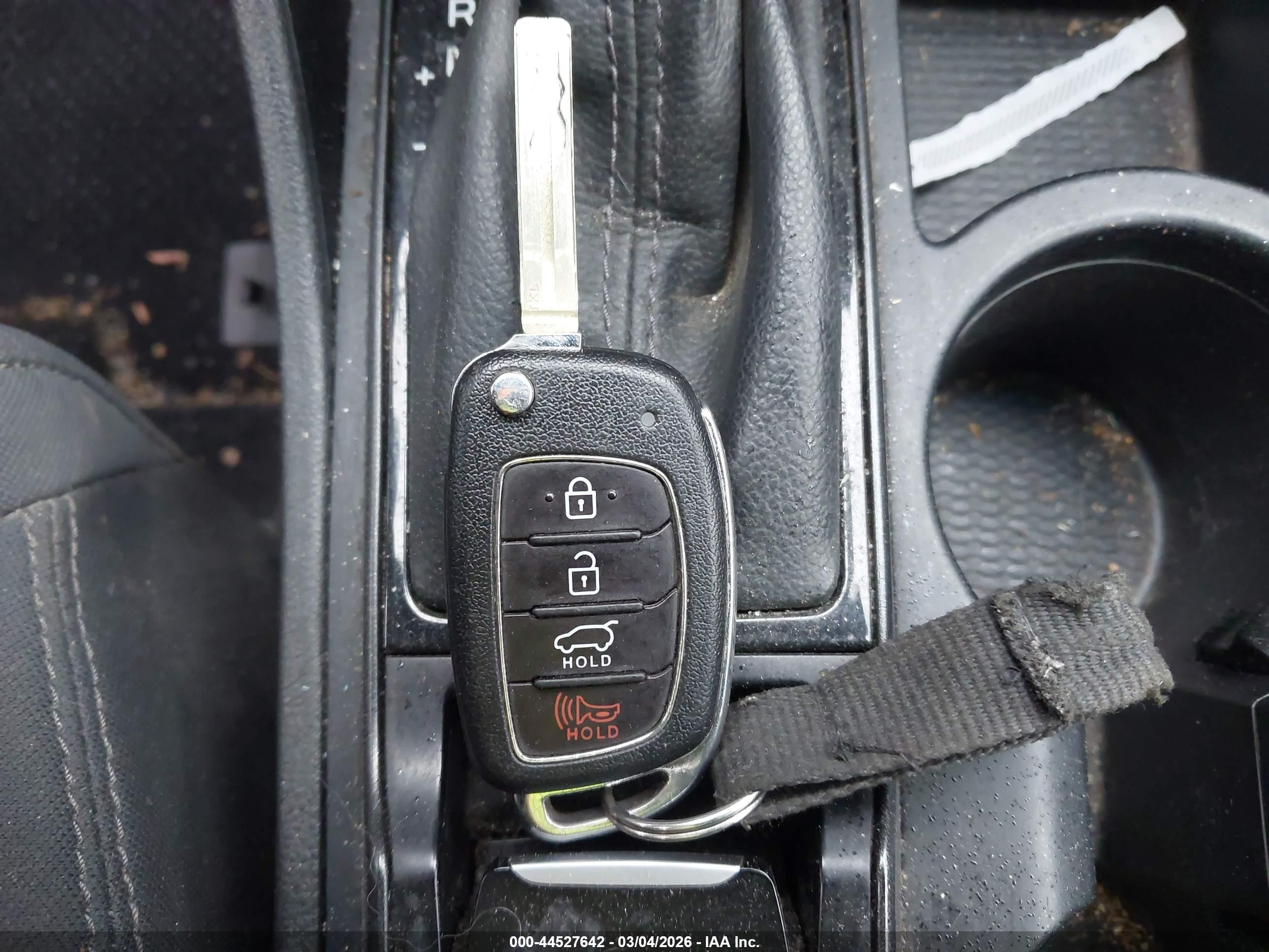 HYUNDAI TUCSON image 11