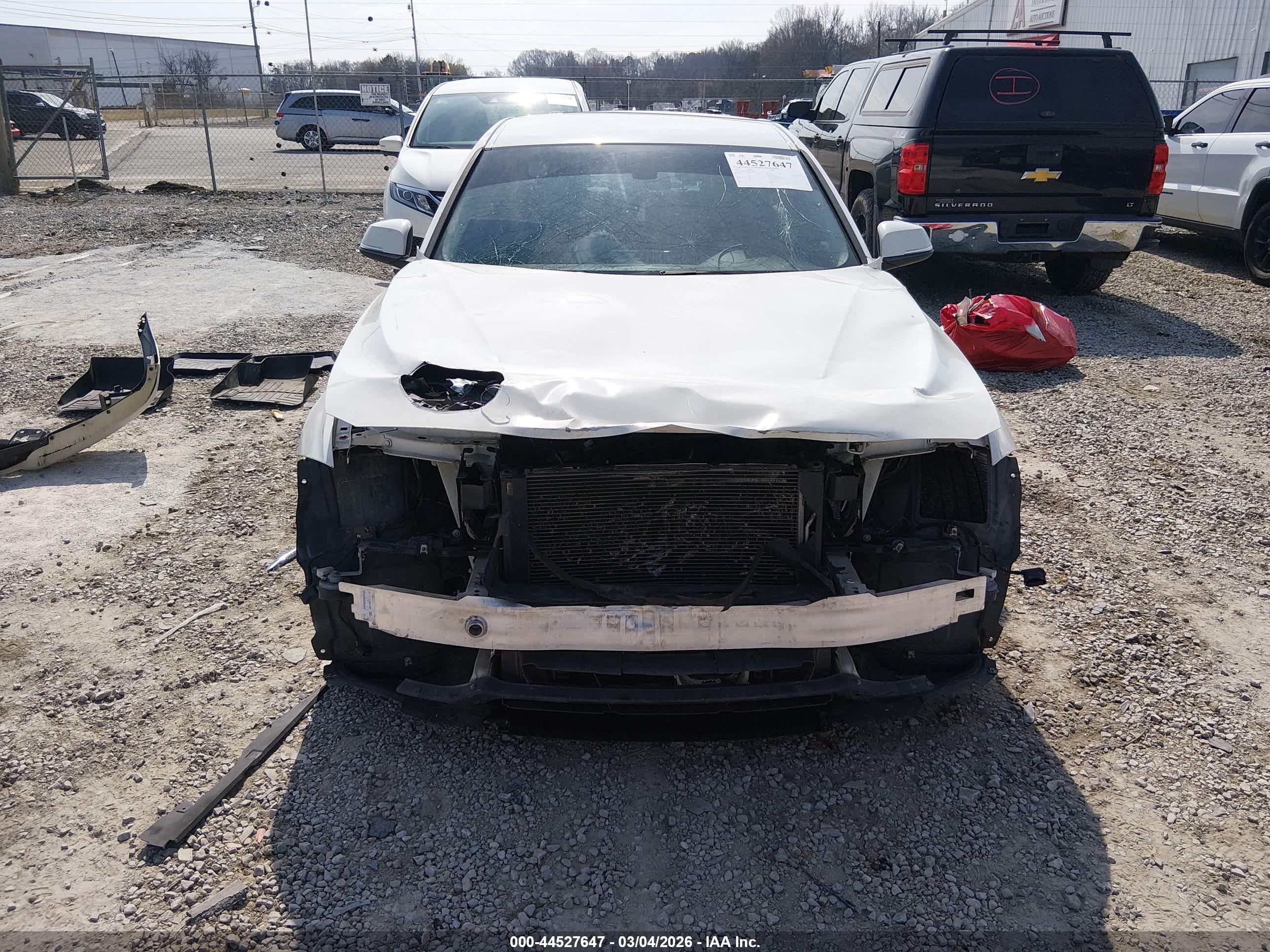 BMW 320I image 6