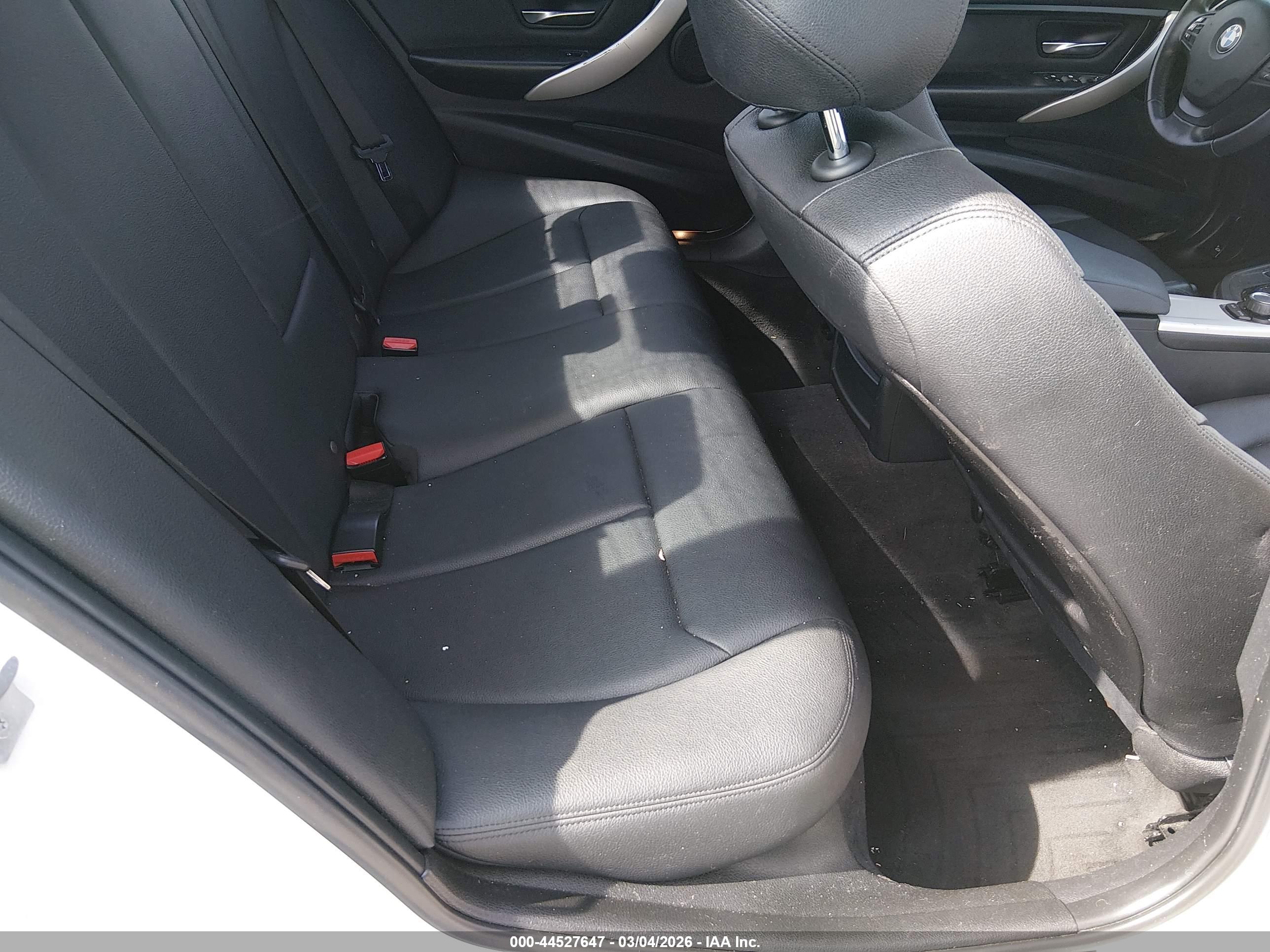 BMW 320I image 8