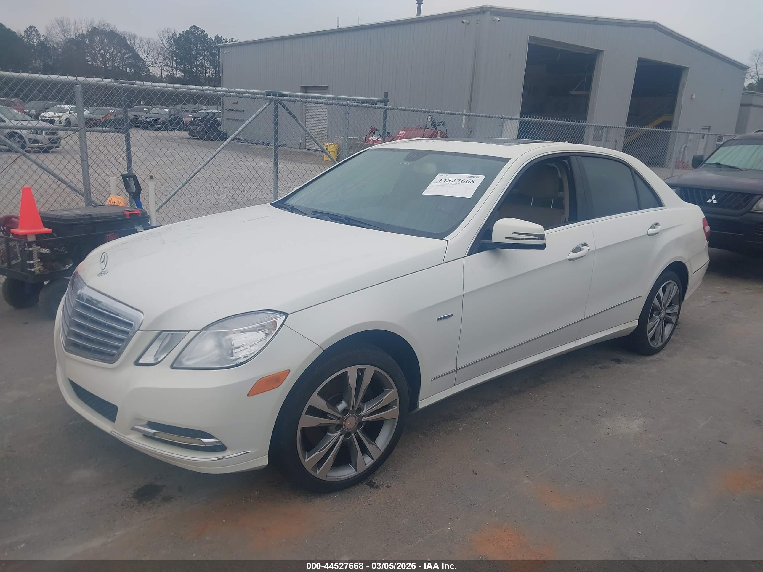 MERCEDES-BENZ E image 2