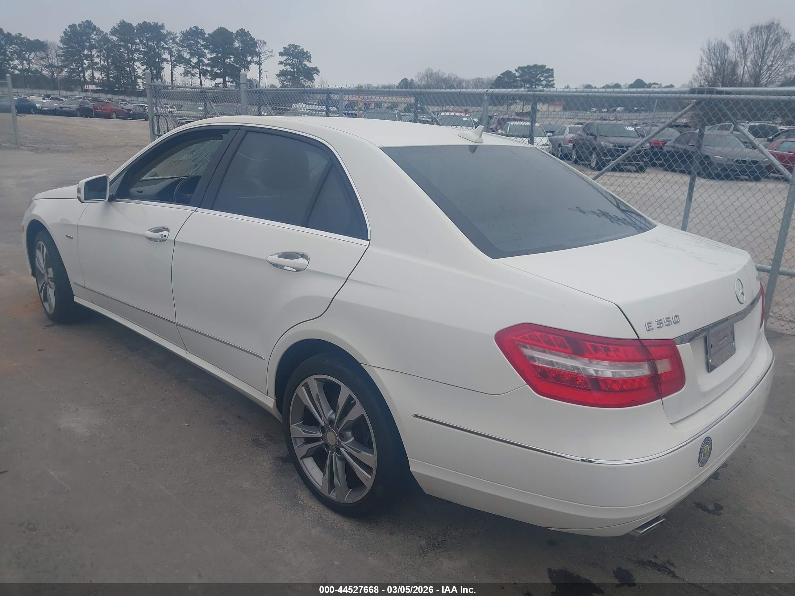 MERCEDES-BENZ E image 3